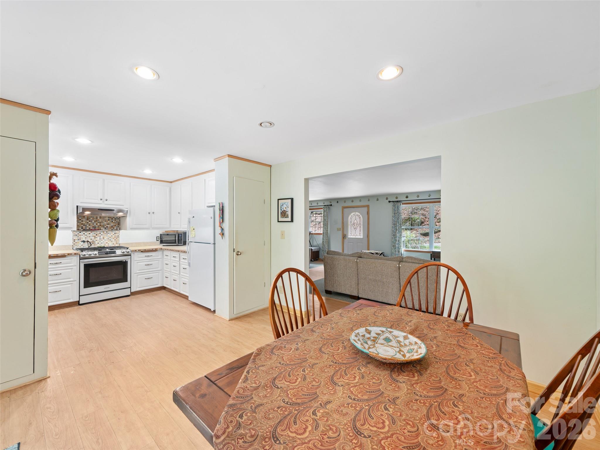 3829 Coxes Creek Road — Burnsville