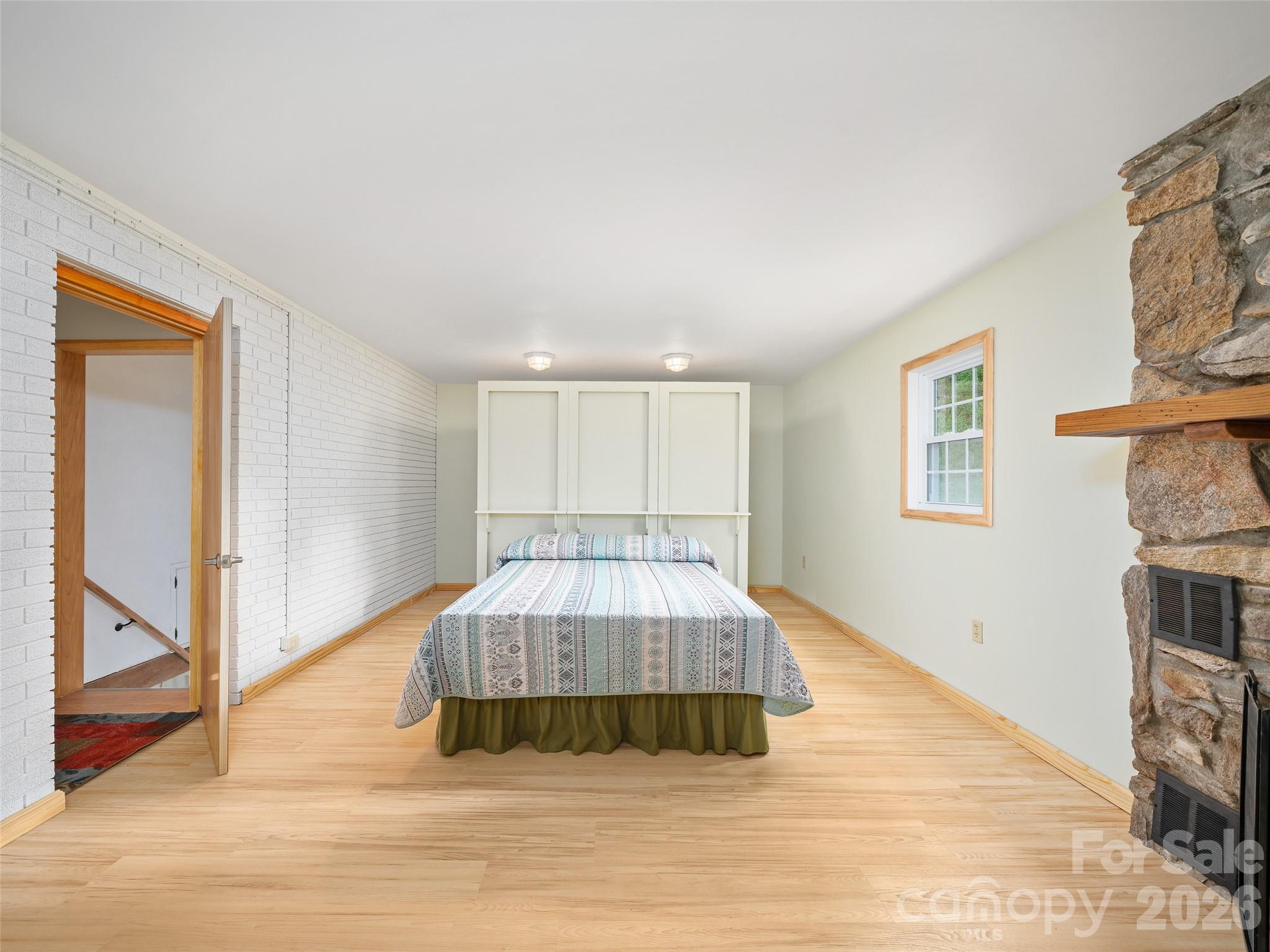 3829 Coxes Creek Road — Burnsville
