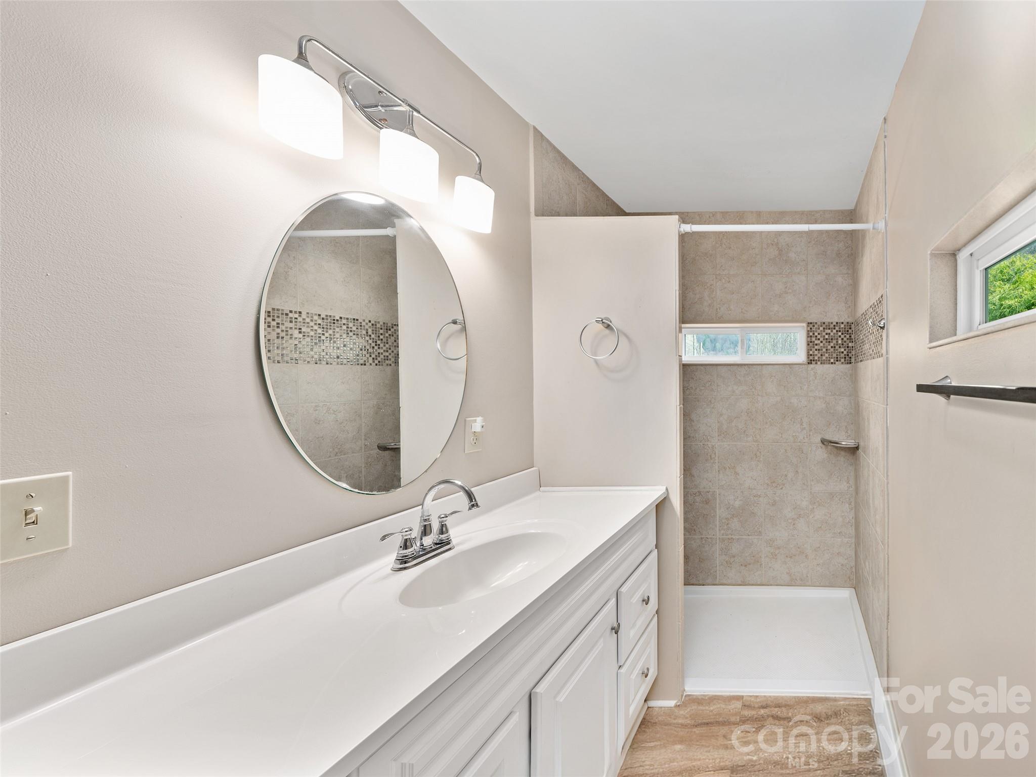3829 Coxes Creek Road — Burnsville
