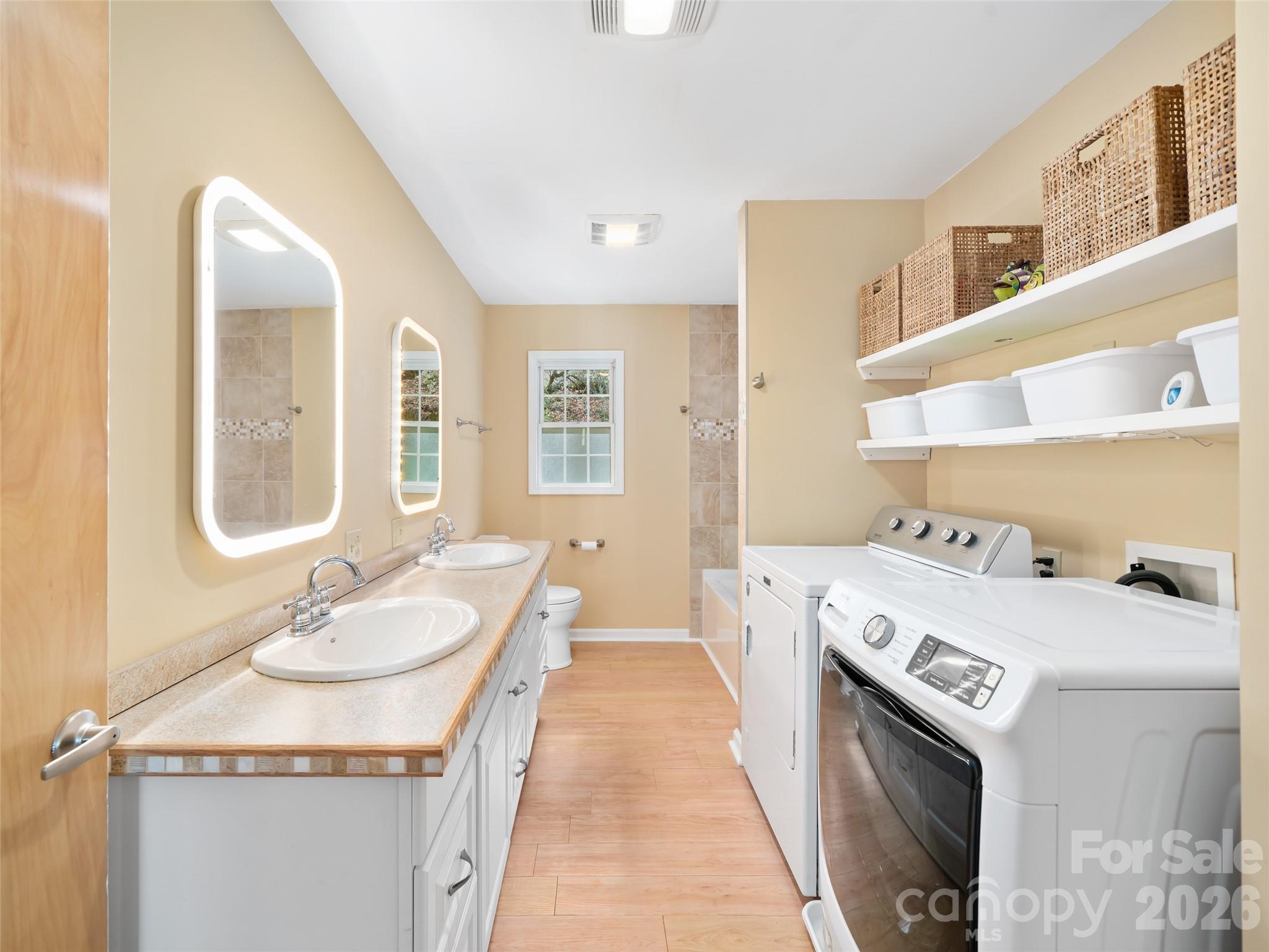3829 Coxes Creek Road — Burnsville