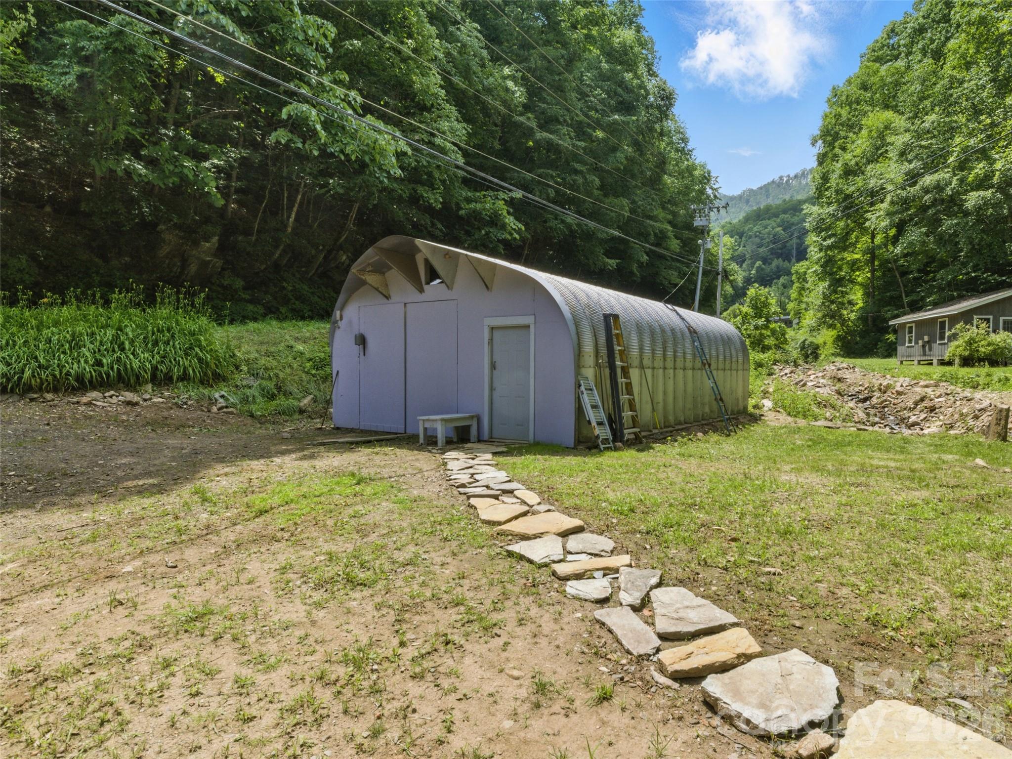 3829 Coxes Creek Road — Burnsville