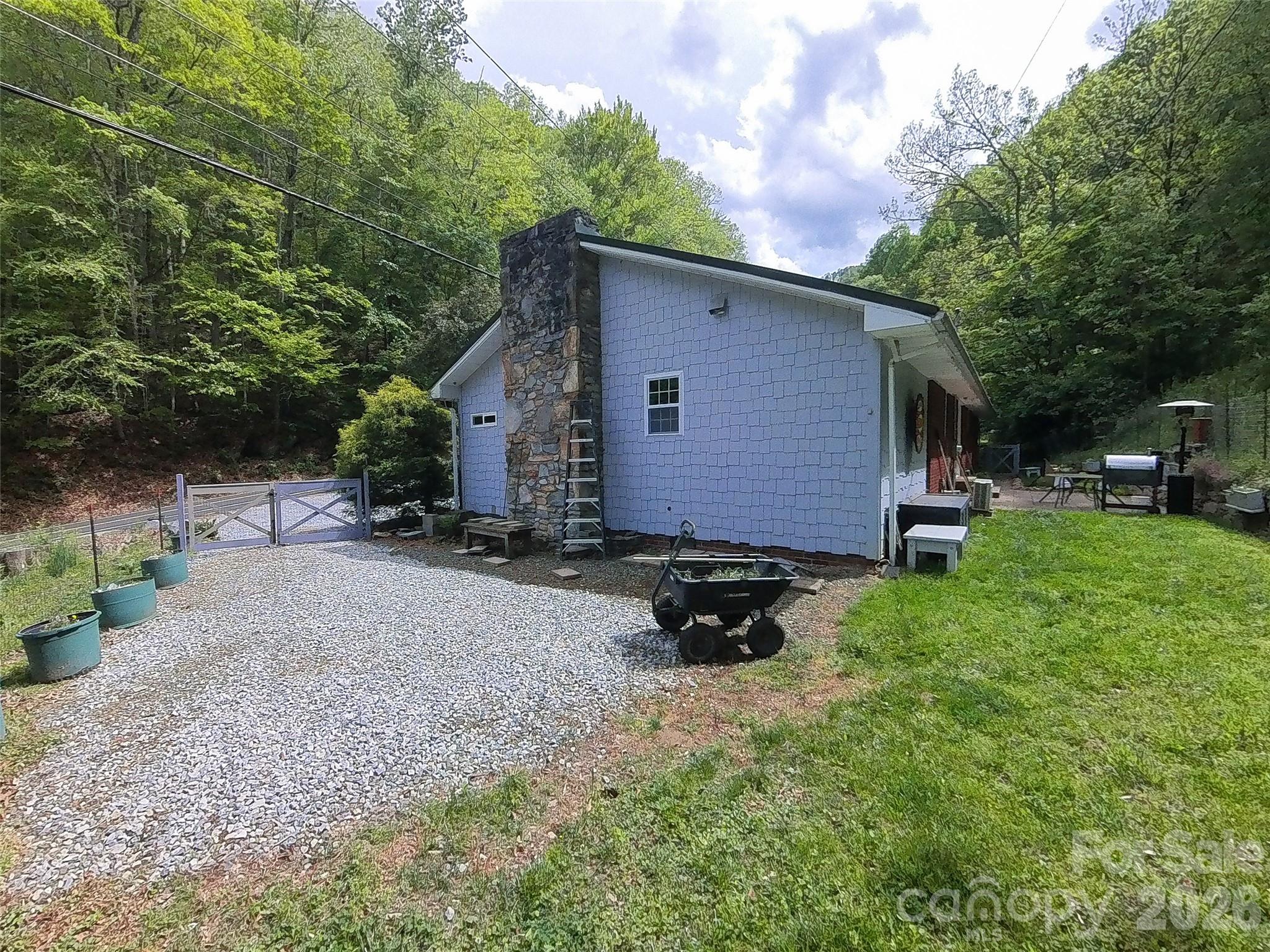 3829 Coxes Creek Road — Burnsville