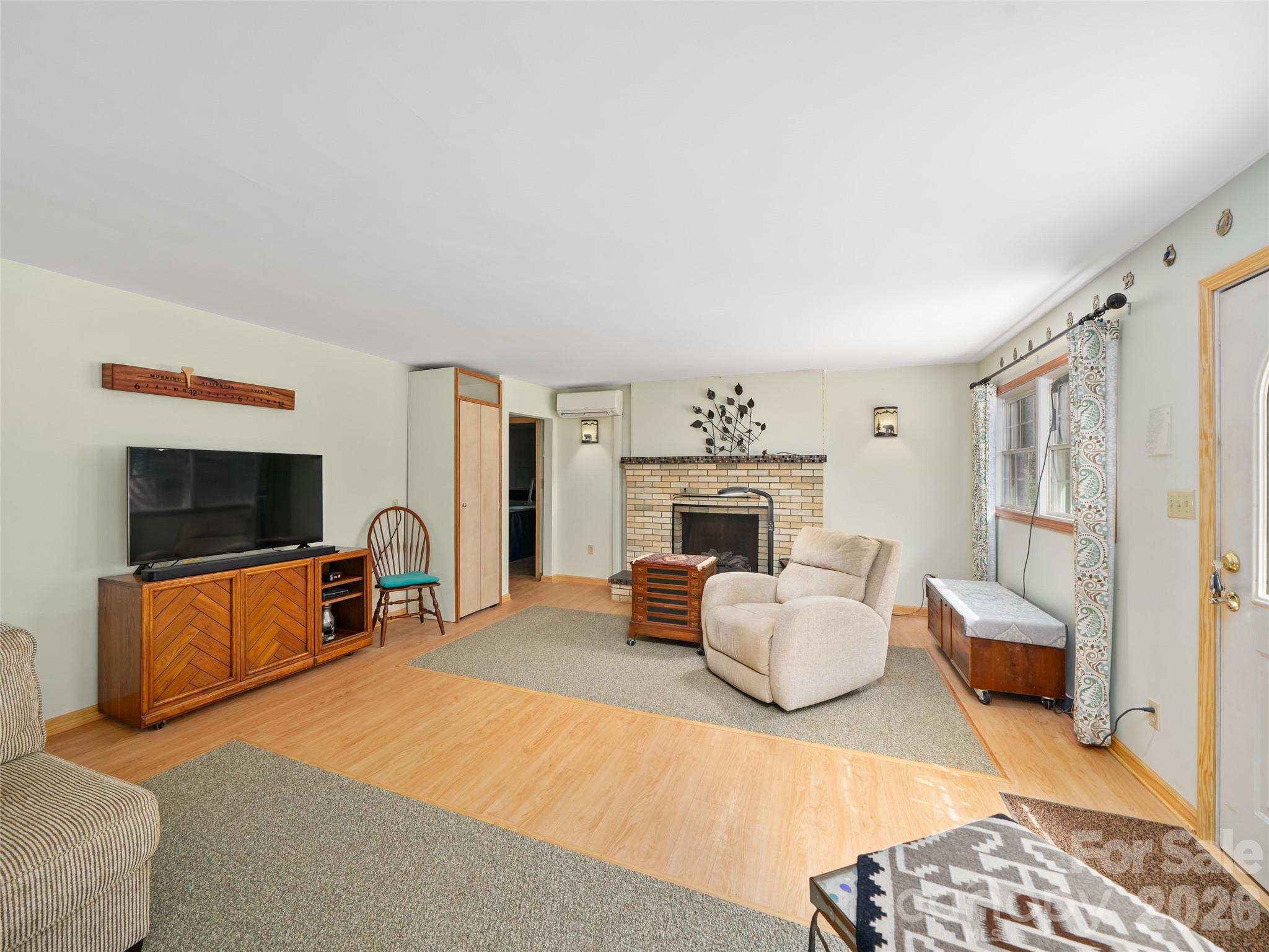 3829 Coxes Creek Road — Burnsville