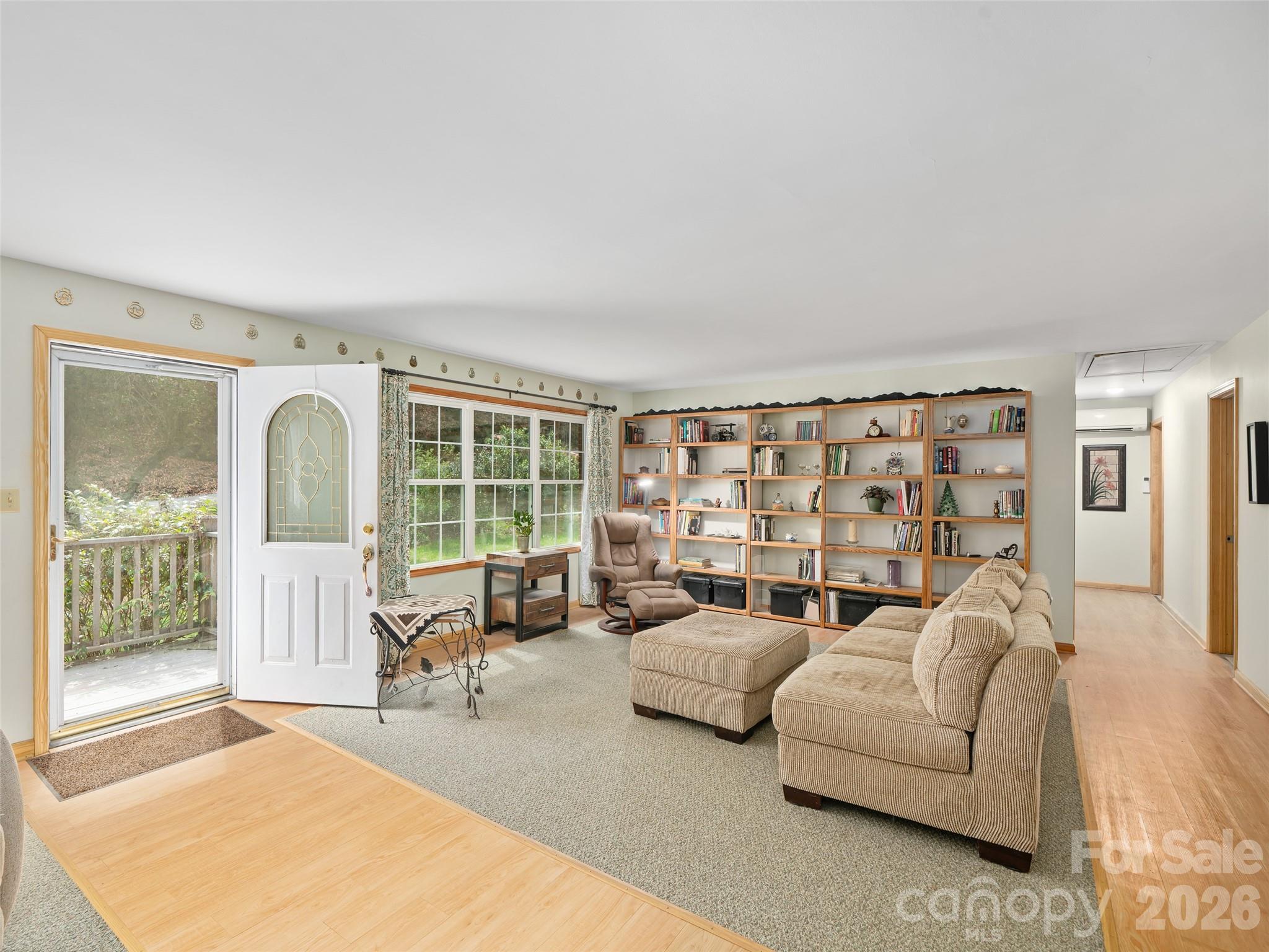 3829 Coxes Creek Road — Burnsville