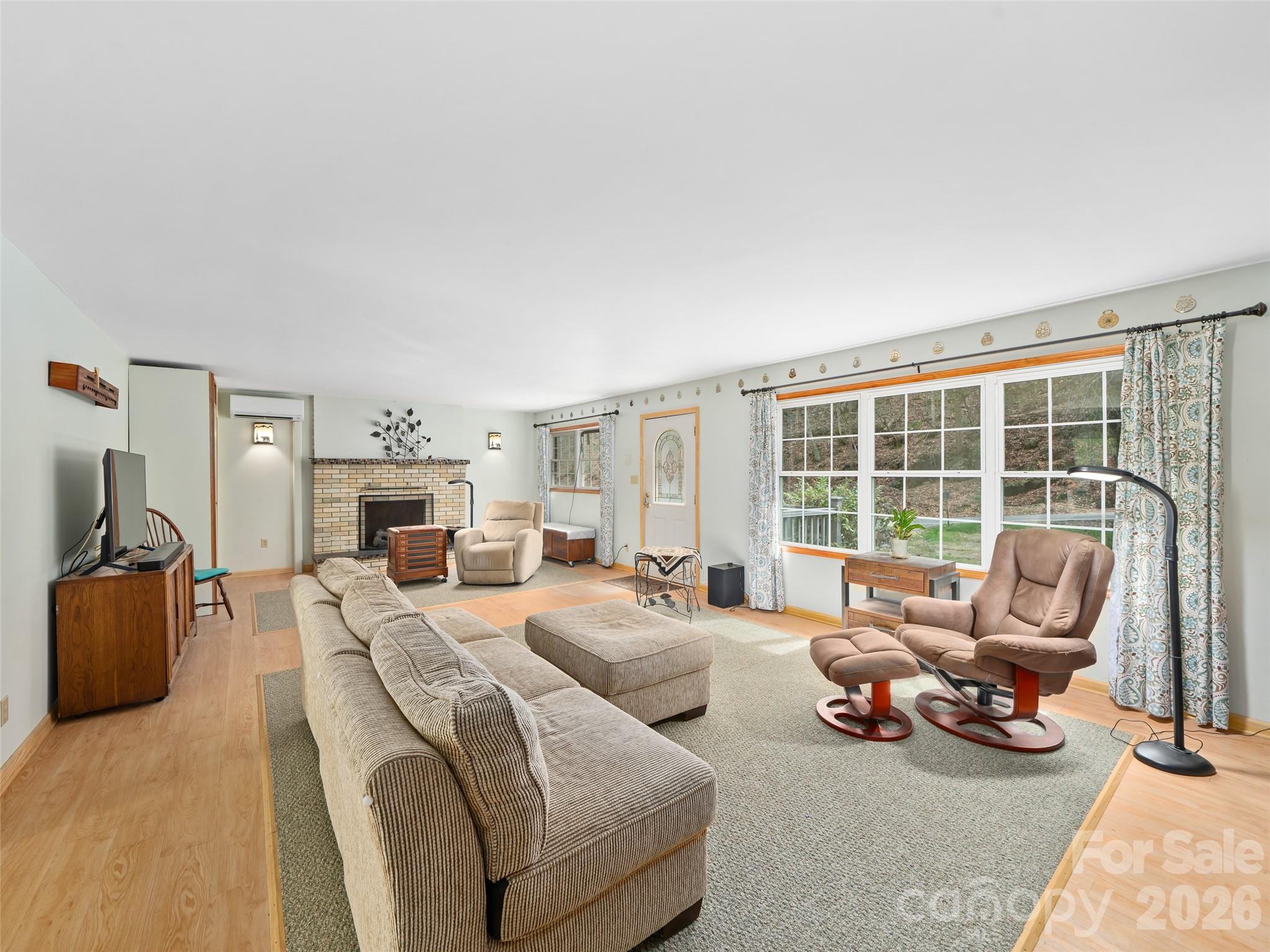 3829 Coxes Creek Road — Burnsville
