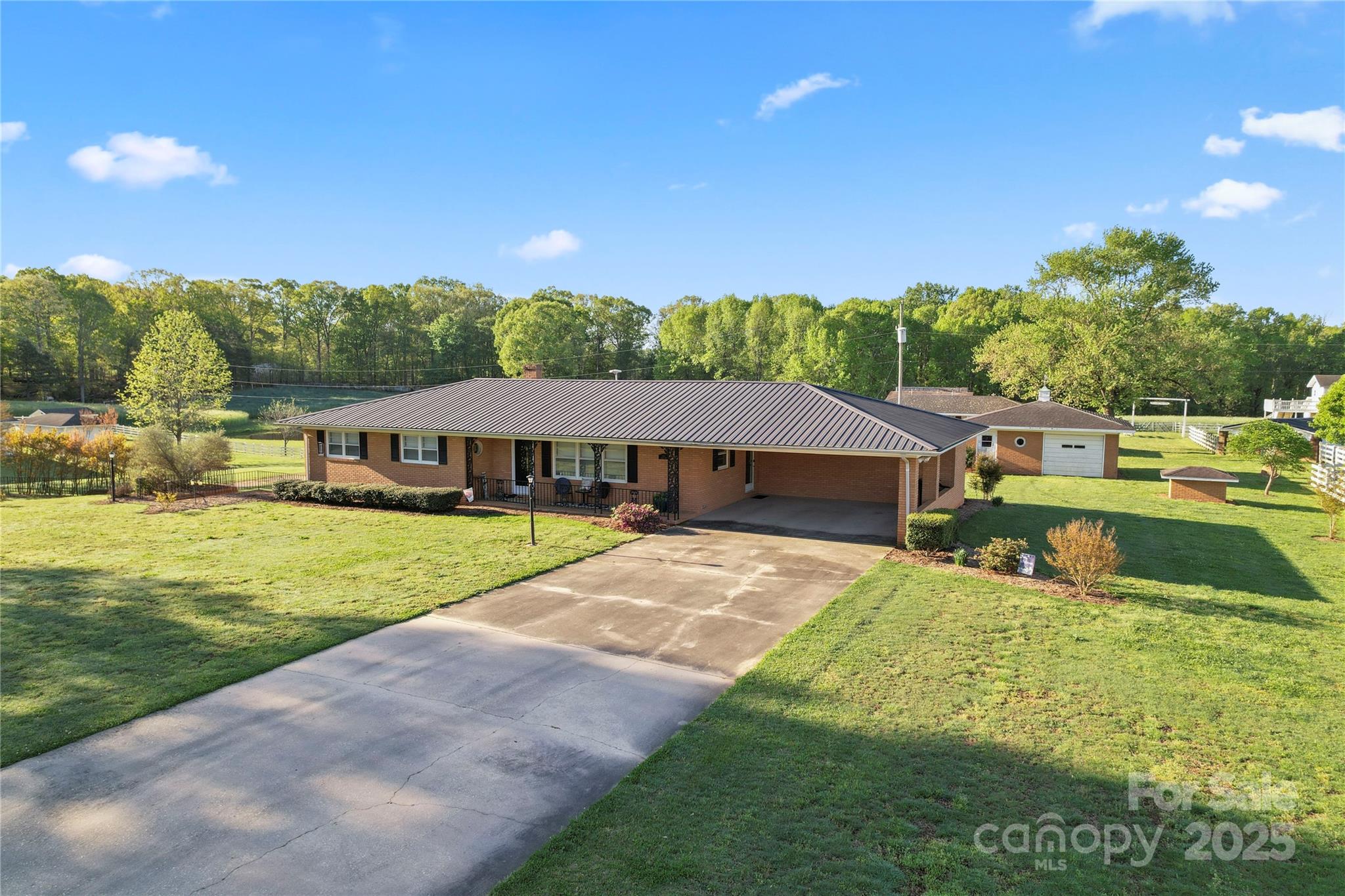 36984 B&C Carter Road — New London
