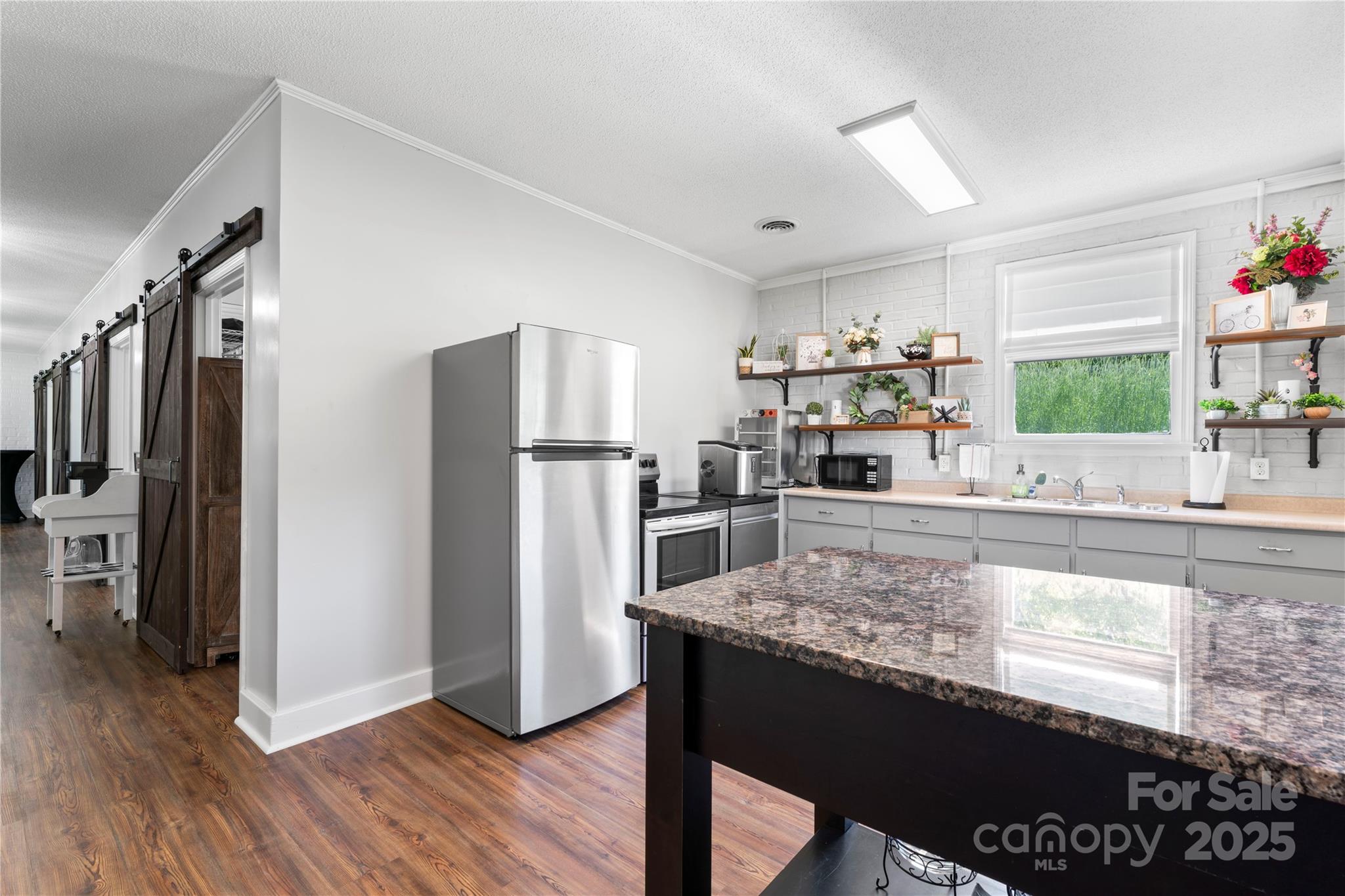 36984 B&C Carter Road — New London