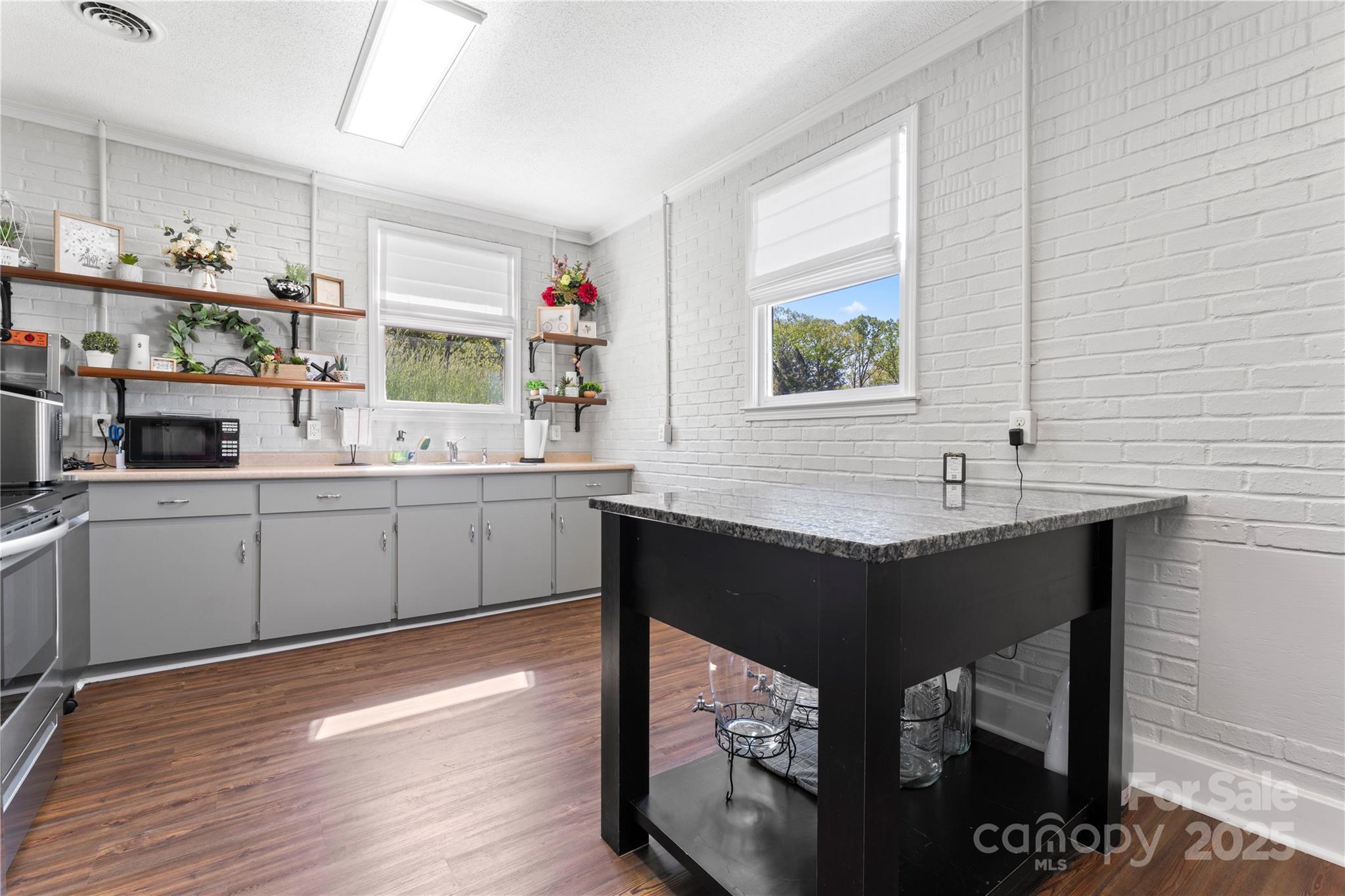 36984 B&C Carter Road — New London