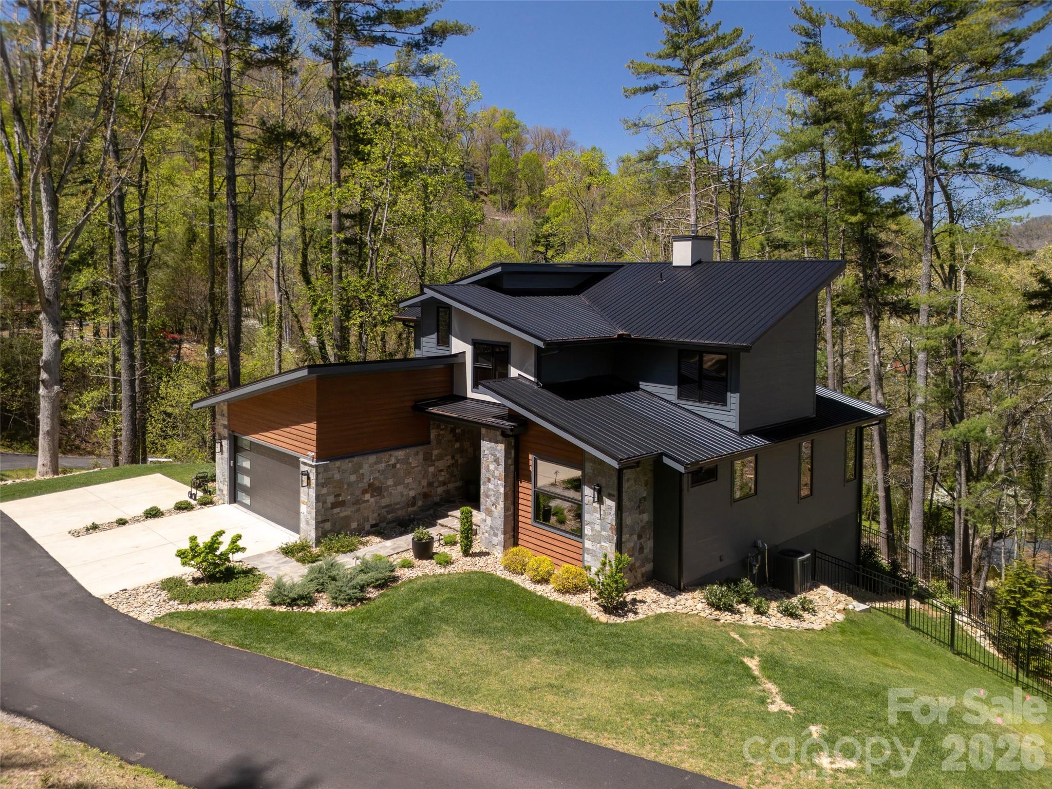 42 Spring Cove Road — Asheville