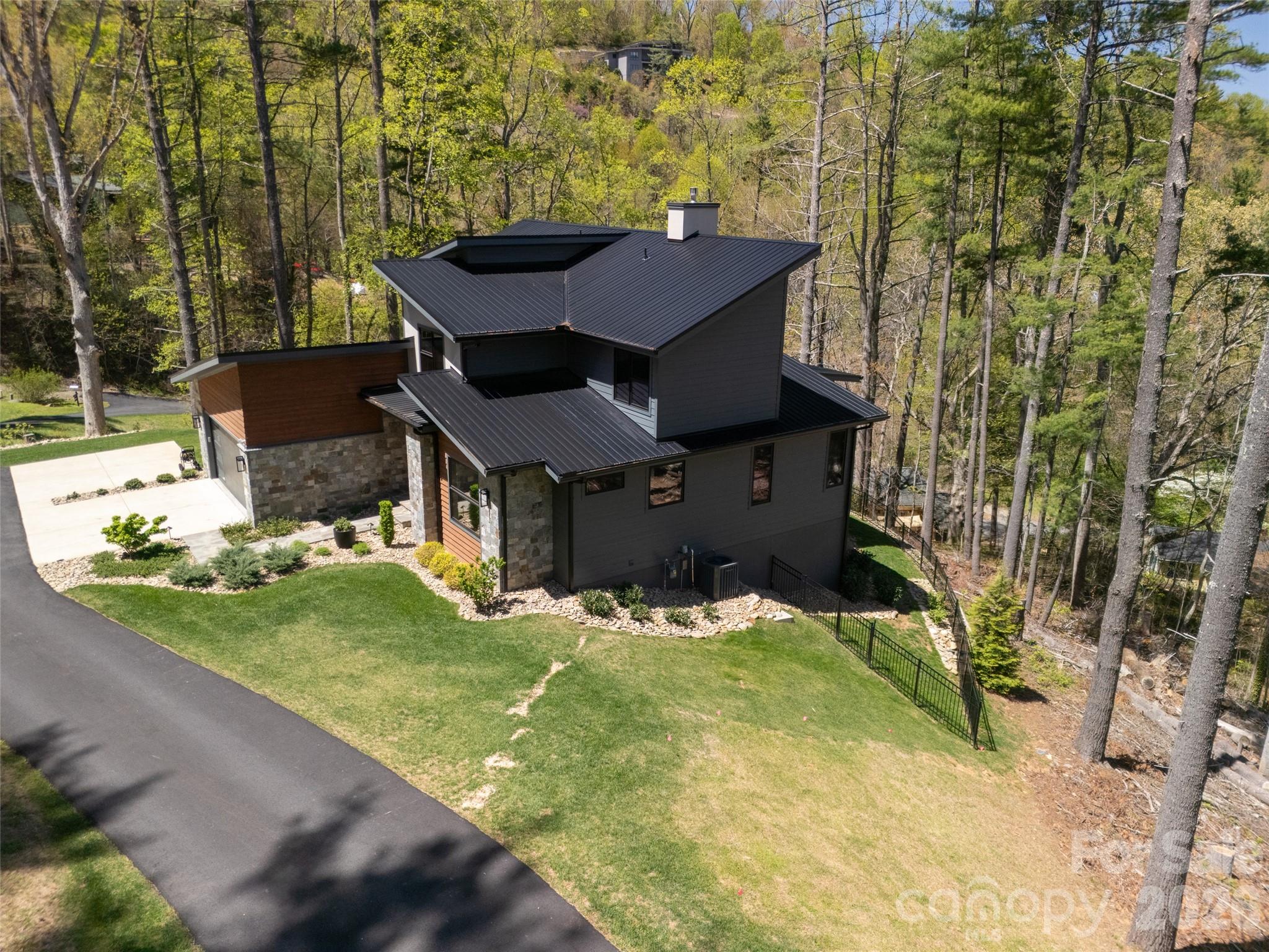 42 Spring Cove Road — Asheville