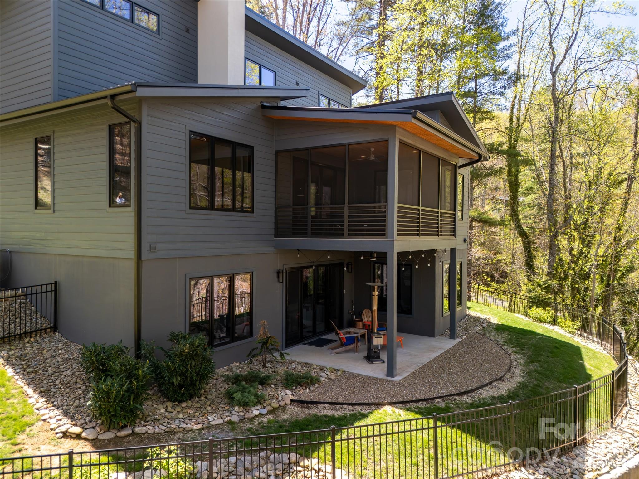 42 Spring Cove Road — Asheville