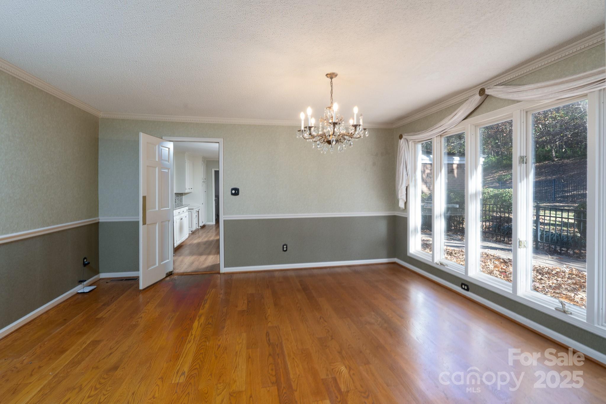 758 Williamsburg Drive NE — Concord