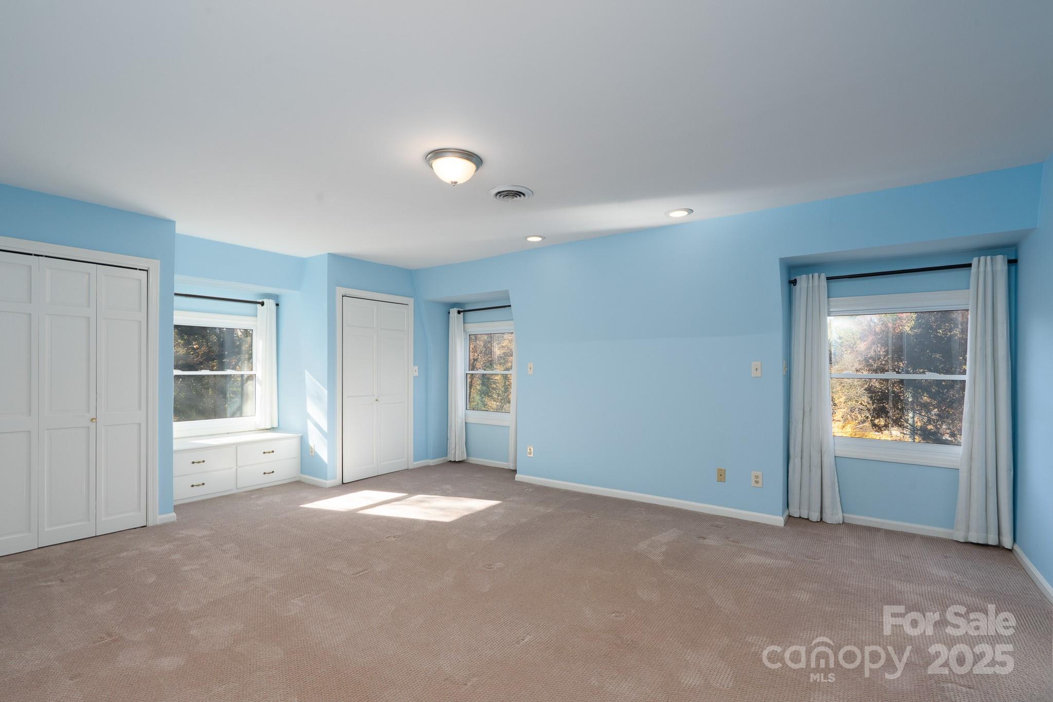 758 Williamsburg Drive NE — Concord