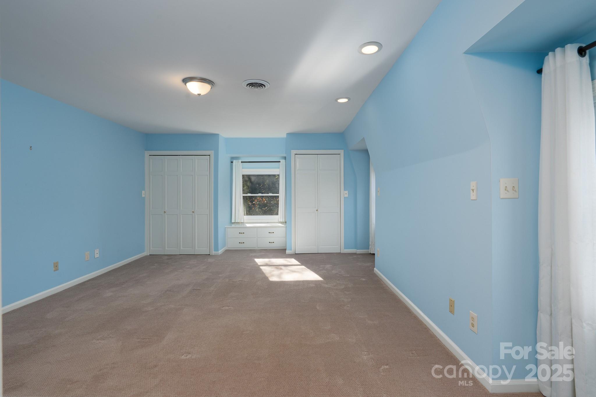 758 Williamsburg Drive NE — Concord