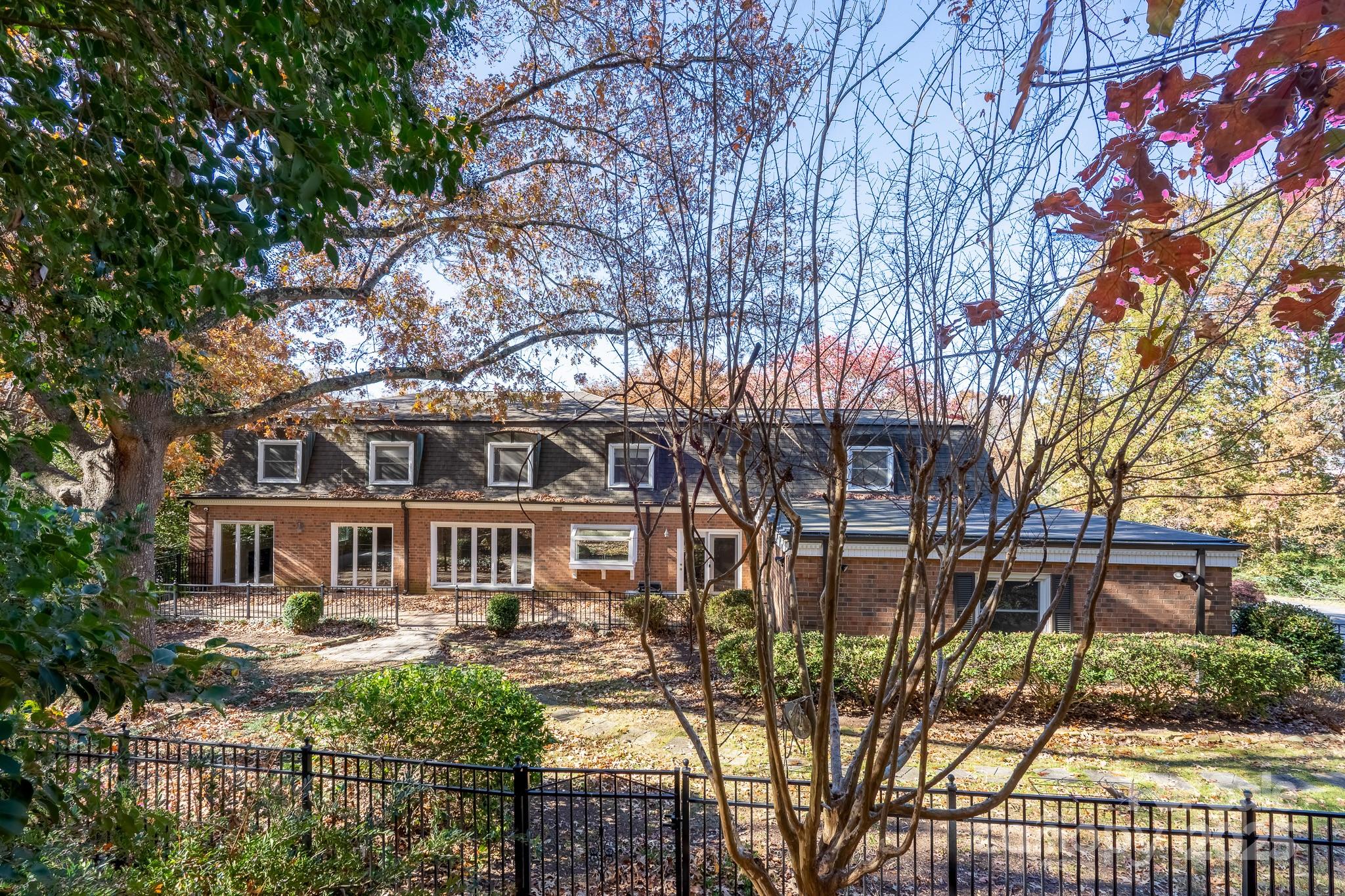 758 Williamsburg Drive NE — Concord