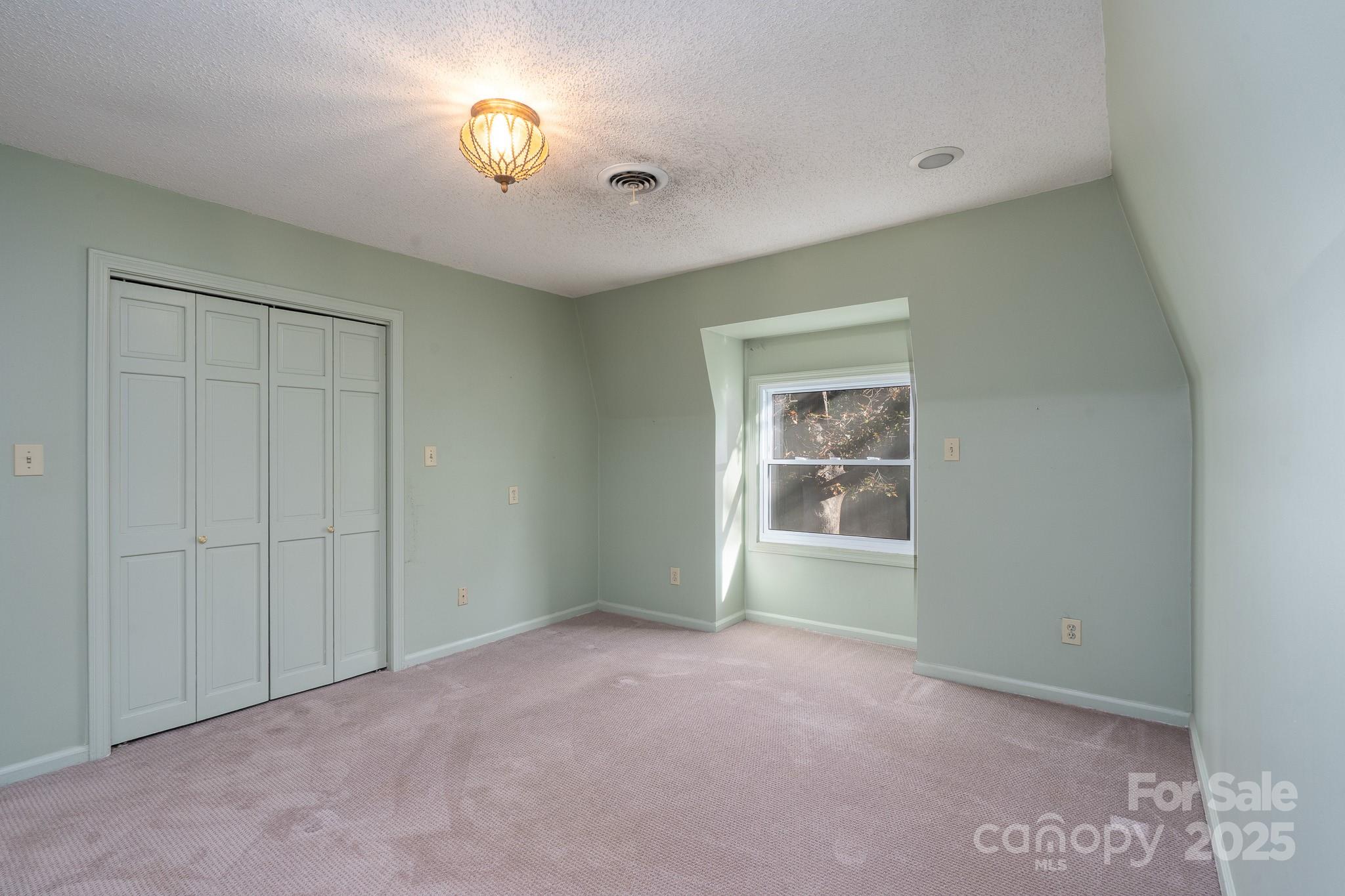 758 Williamsburg Drive NE — Concord