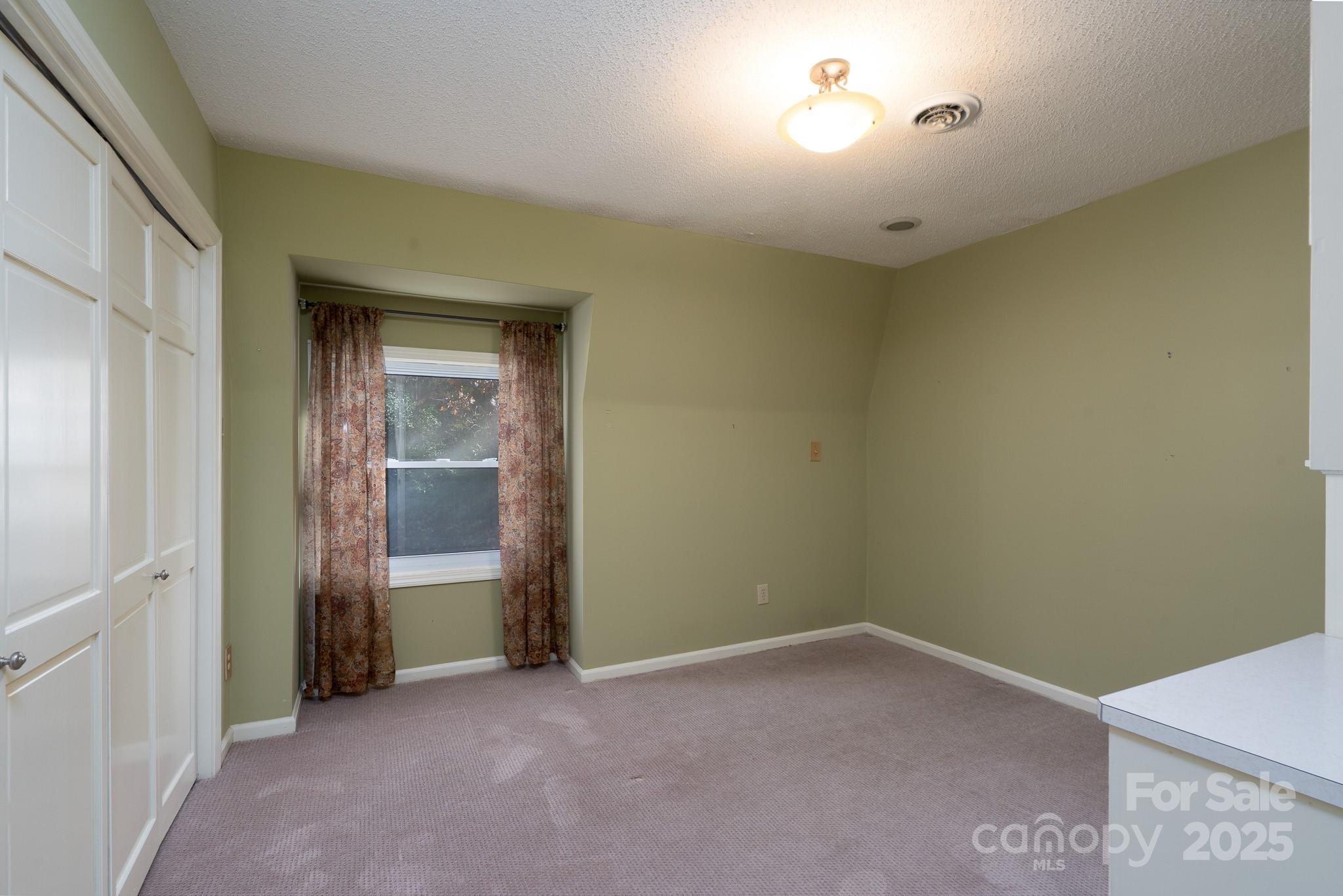 758 Williamsburg Drive NE — Concord