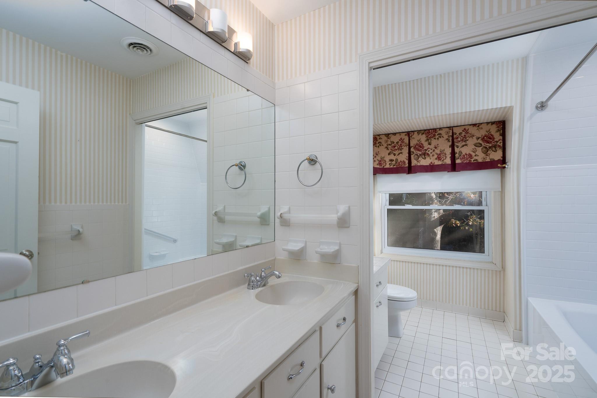 758 Williamsburg Drive NE — Concord