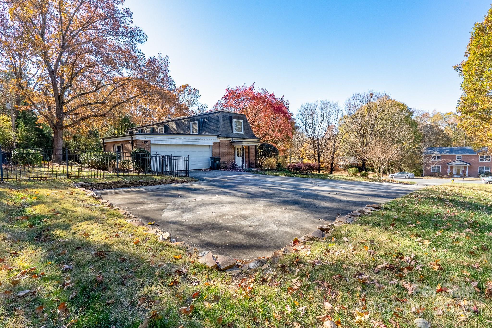 758 Williamsburg Drive NE — Concord