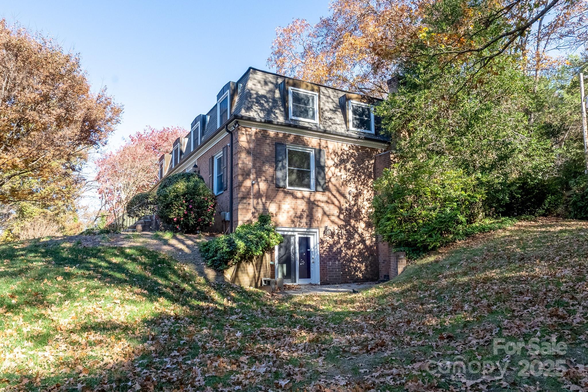 758 Williamsburg Drive NE — Concord