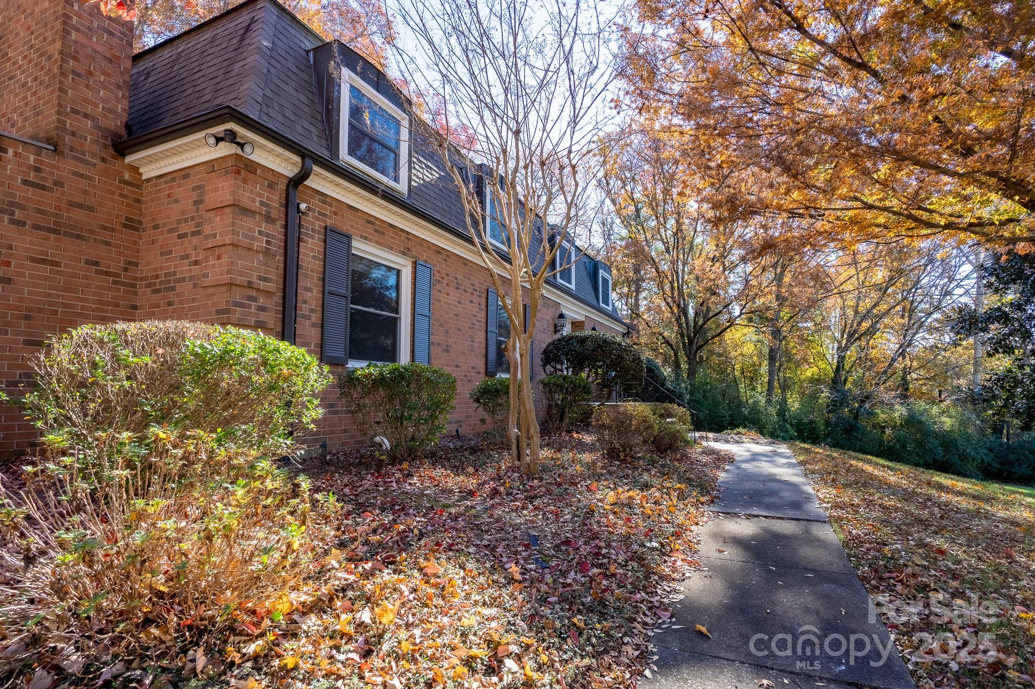758 Williamsburg Drive NE — Concord