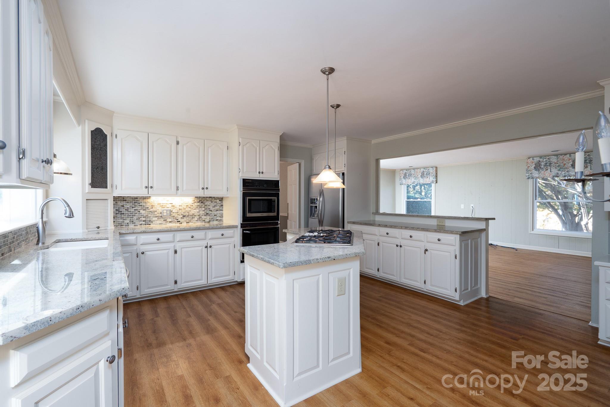 758 Williamsburg Drive NE — Concord