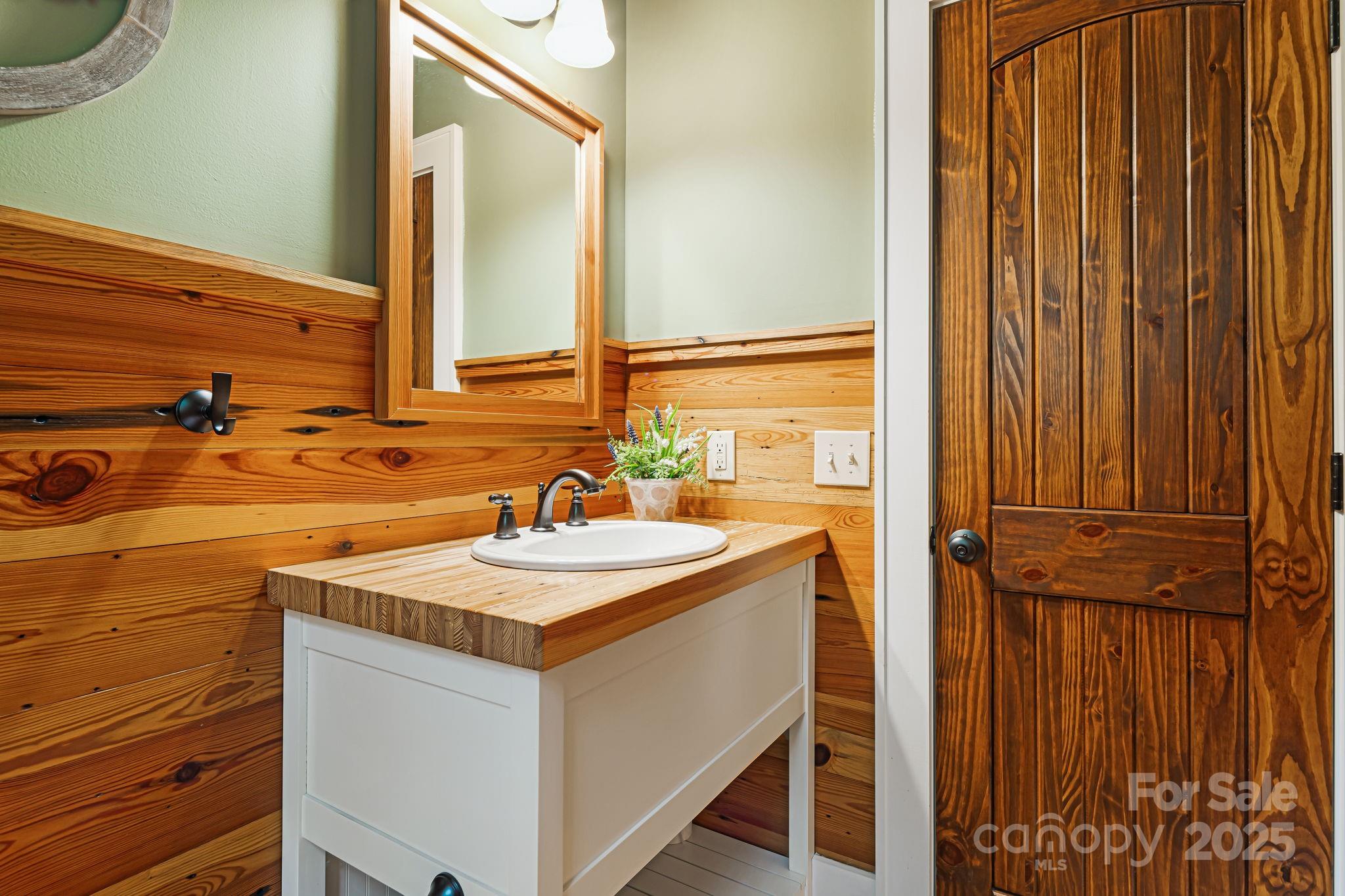 79 Slumber Lane — Sylva