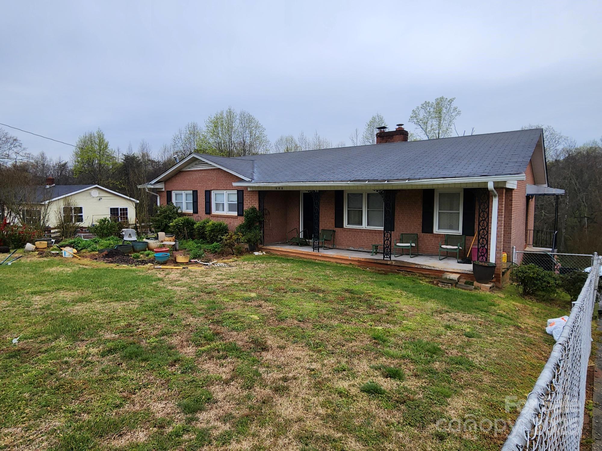 406 S Caldwell Avenue — Newton