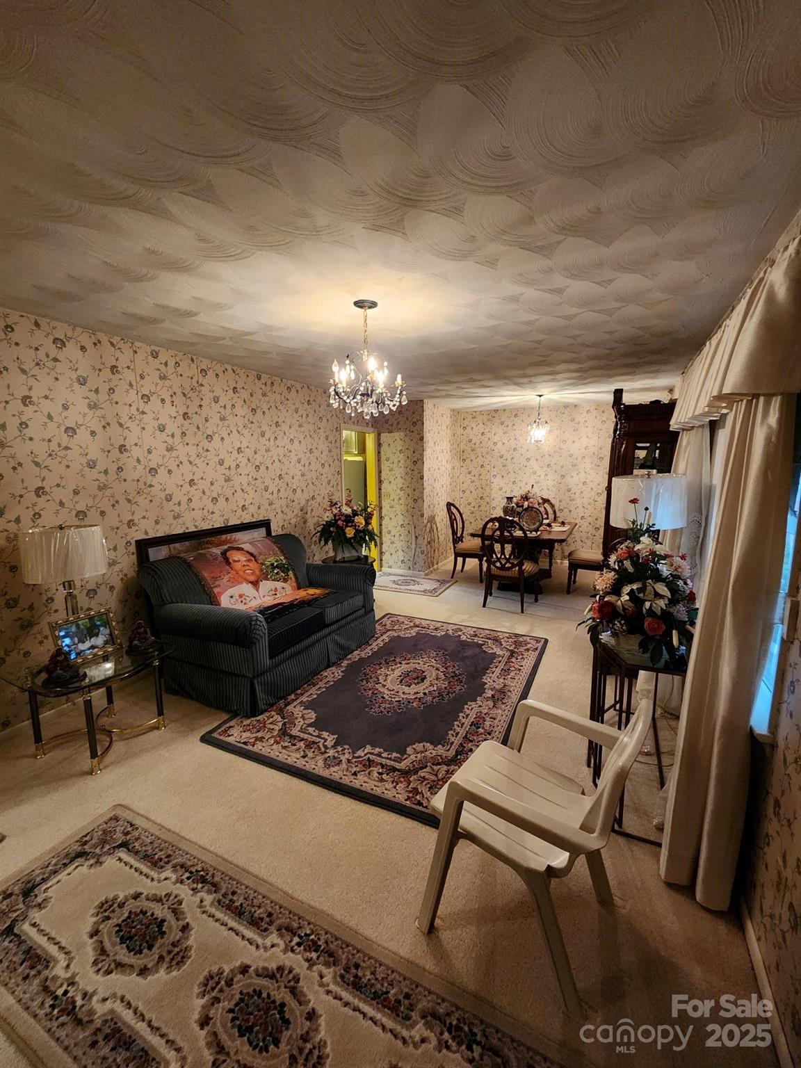 406 S Caldwell Avenue — Newton