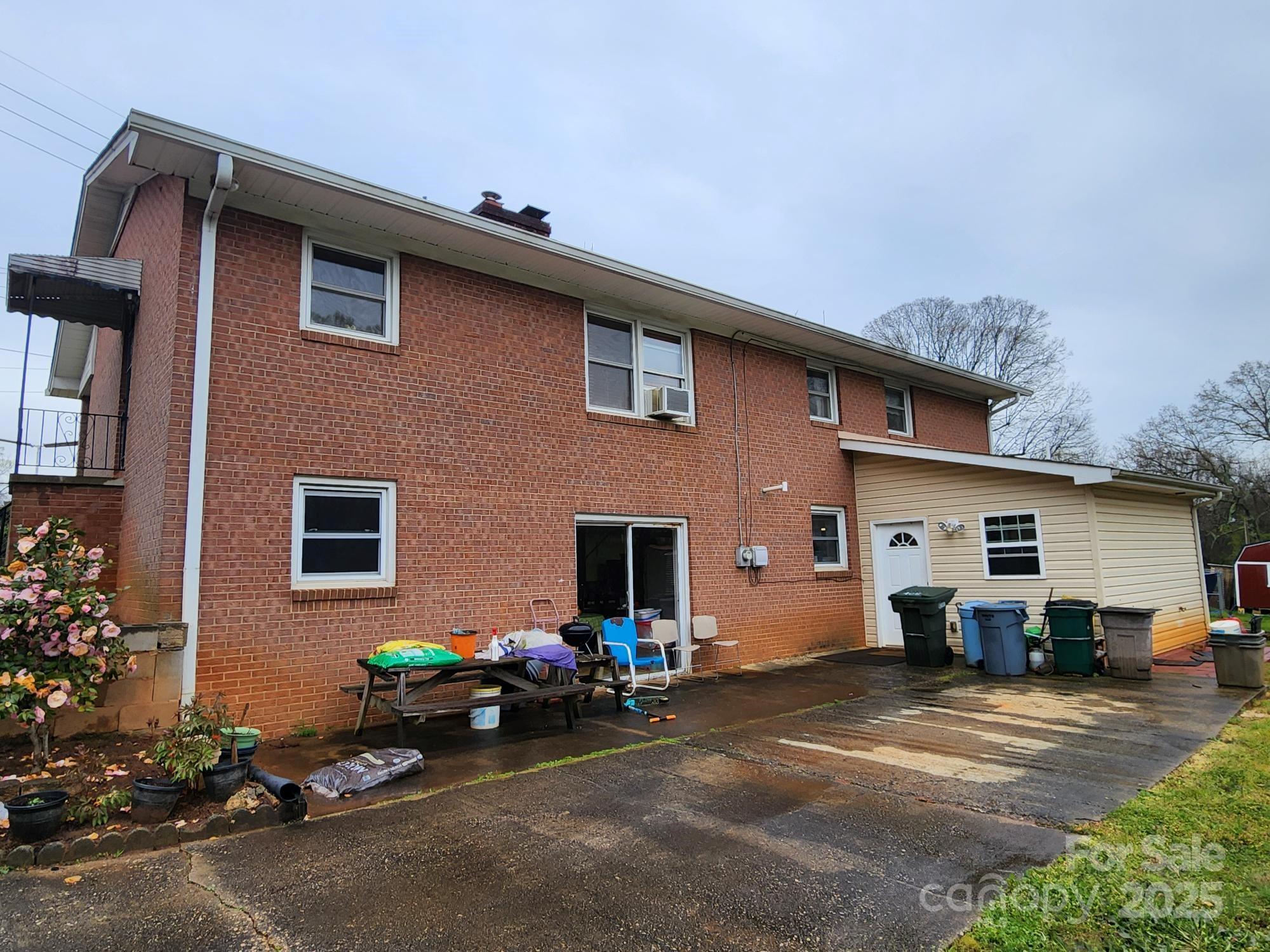 406 S Caldwell Avenue — Newton
