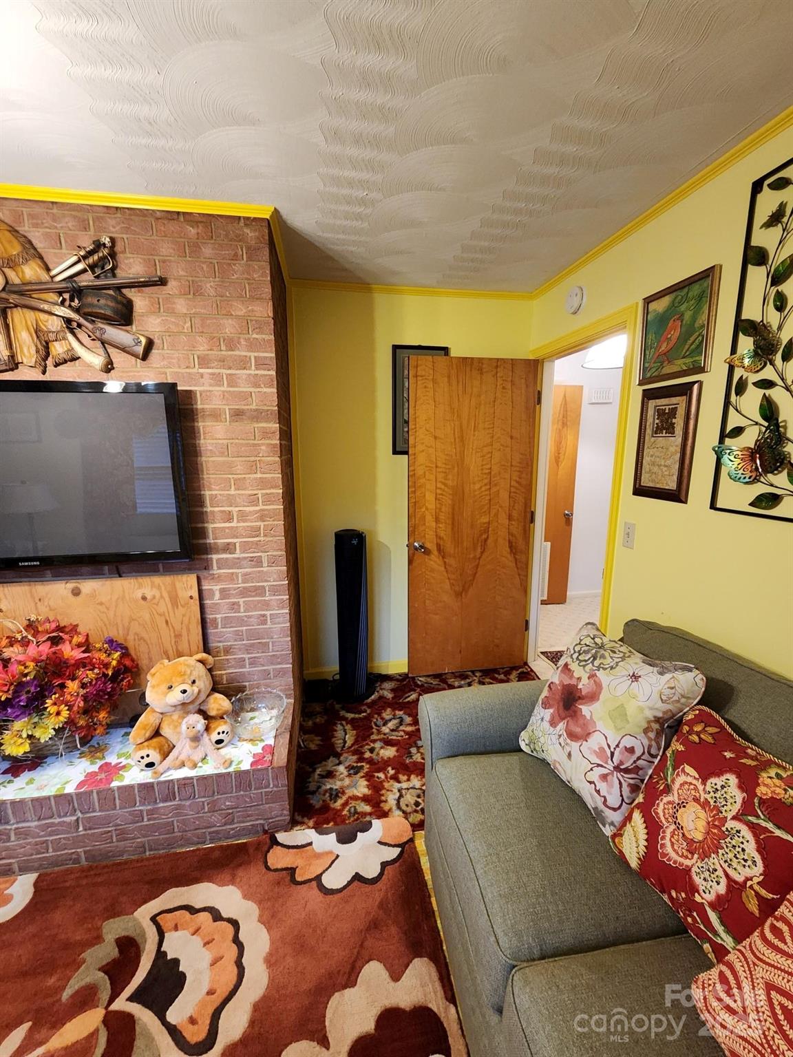 406 S Caldwell Avenue — Newton