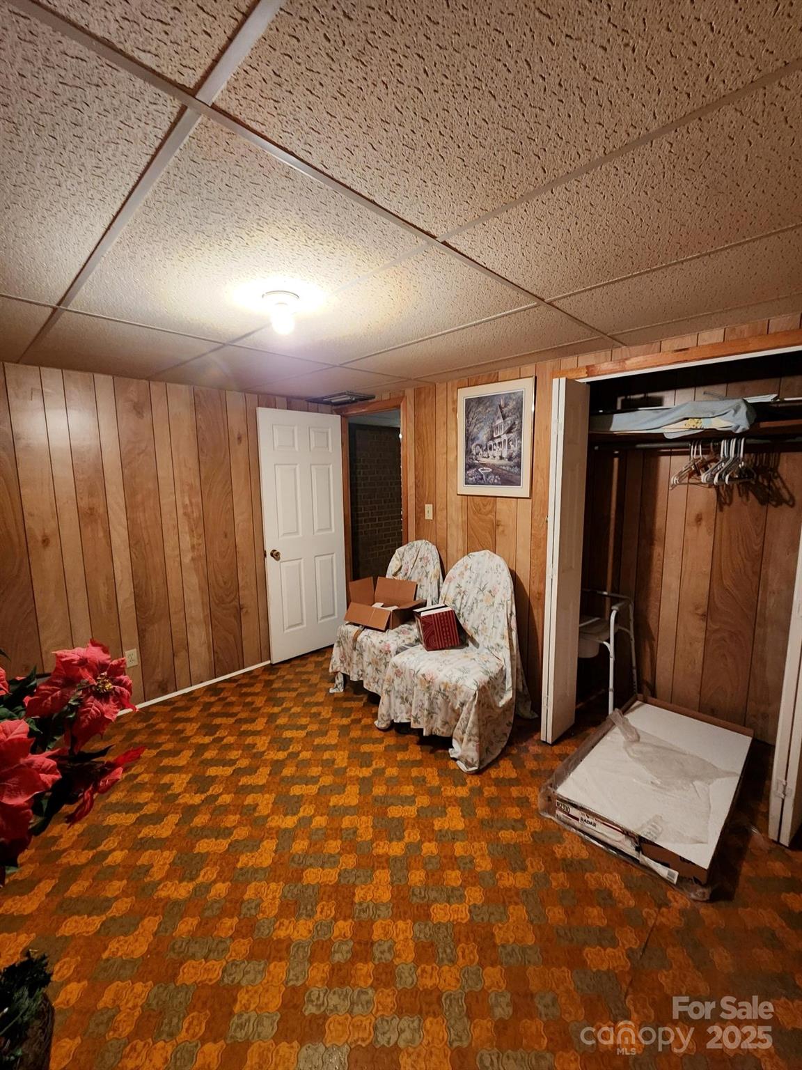 406 S Caldwell Avenue — Newton