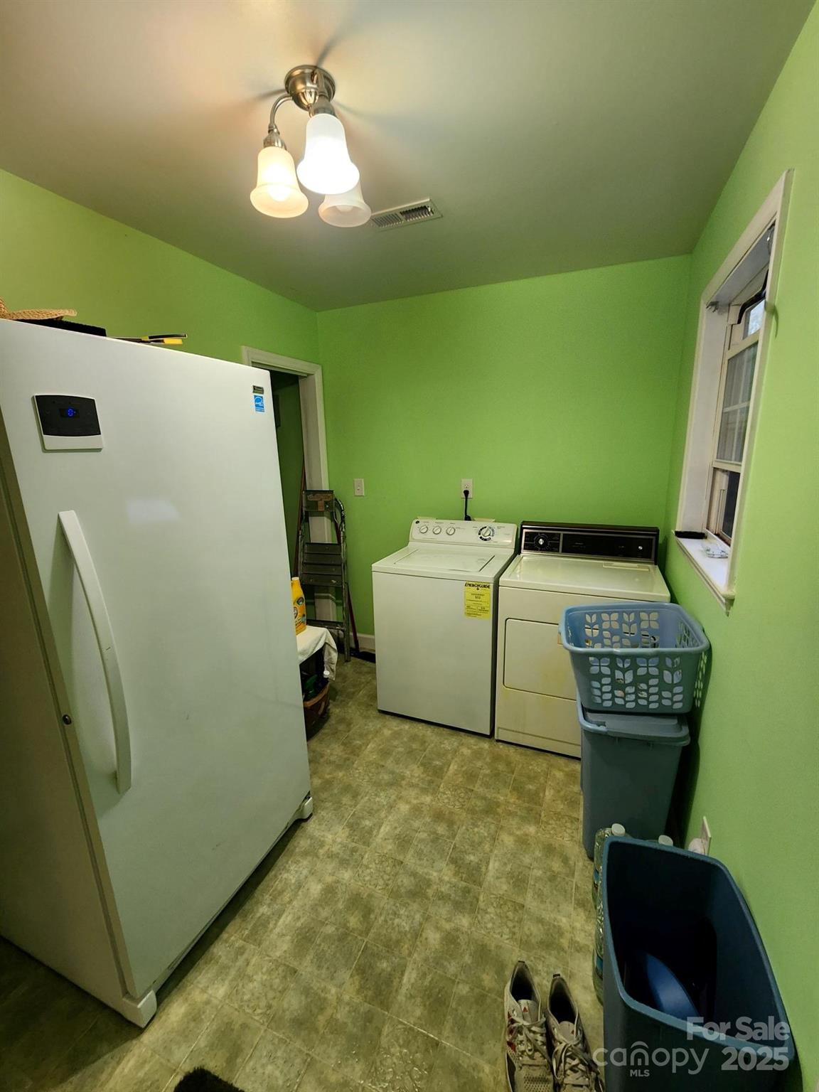 406 S Caldwell Avenue — Newton