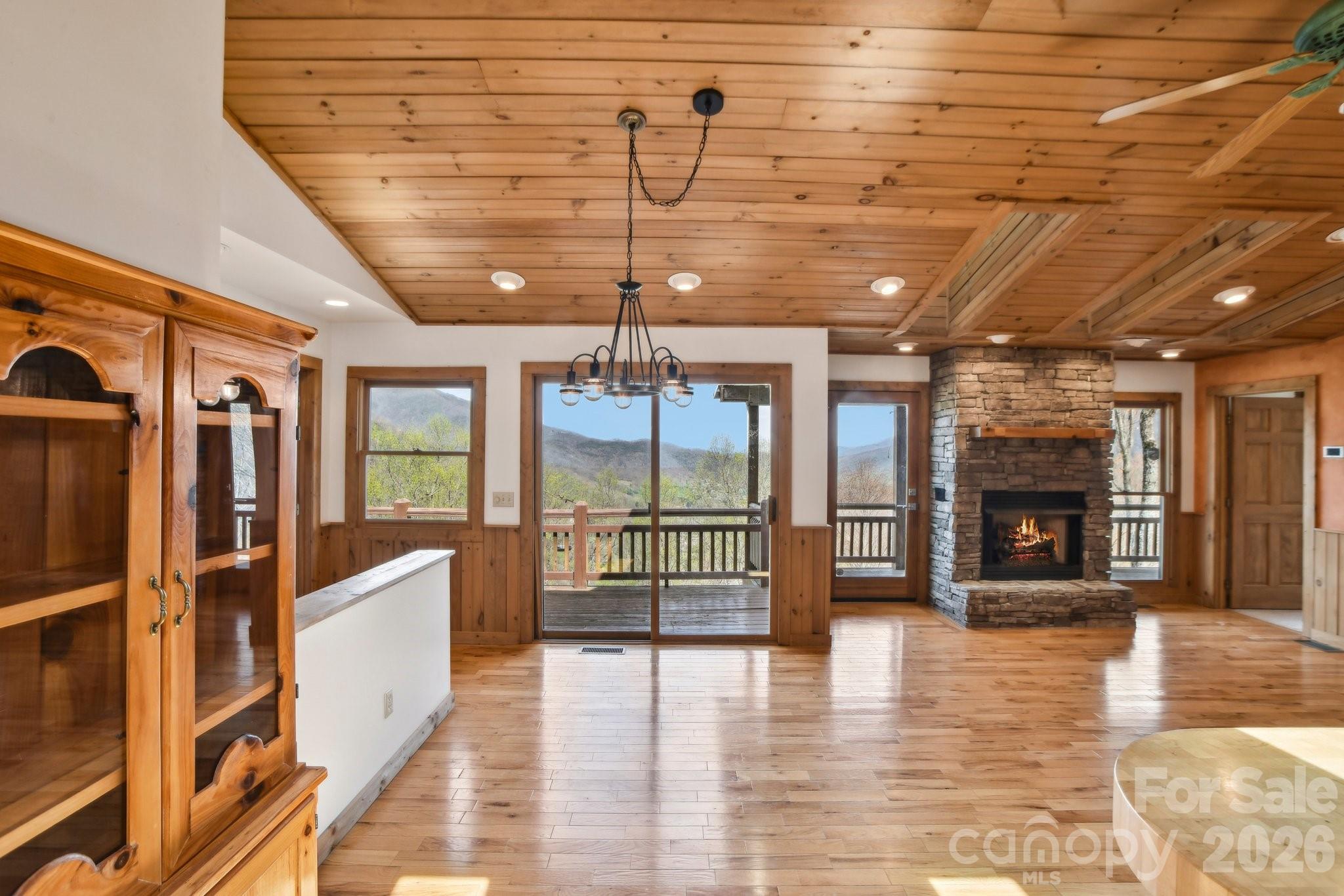 1426 Setzer Cove Road — Maggie Valley