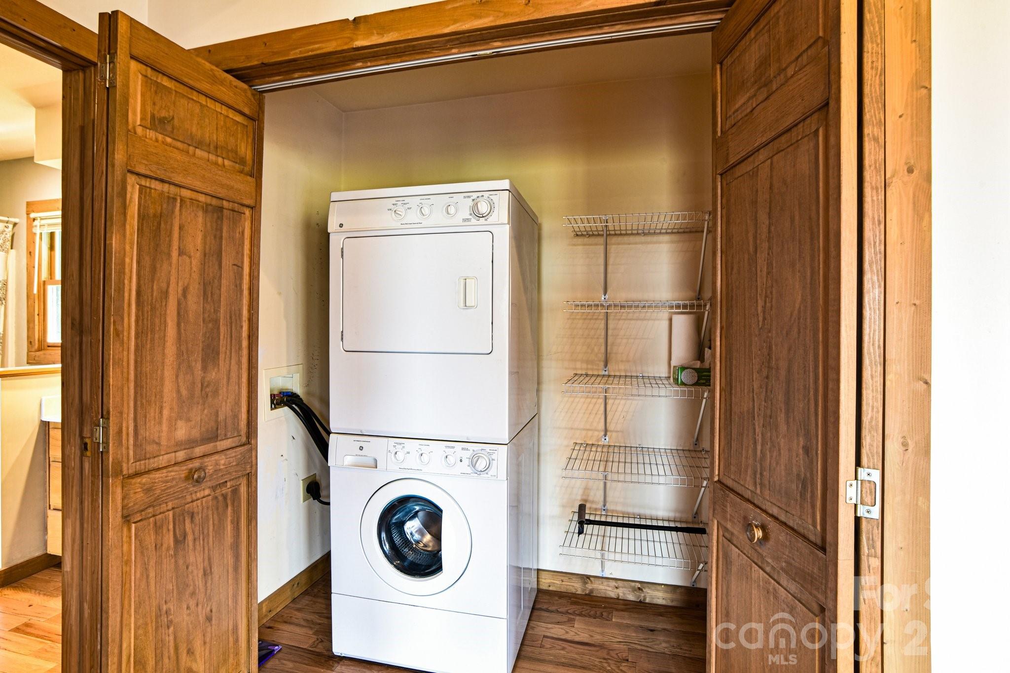 1426 Setzer Cove Road — Maggie Valley
