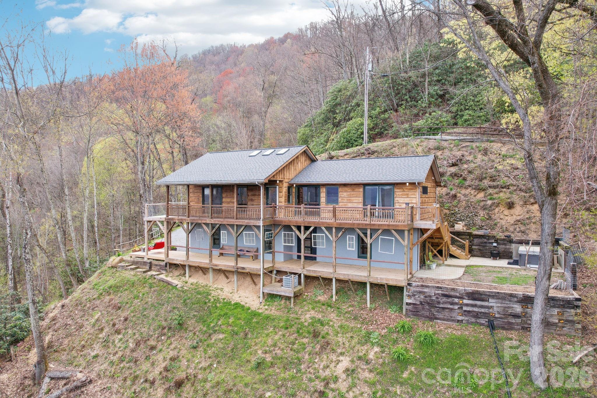 1426 Setzer Cove Road — Maggie Valley