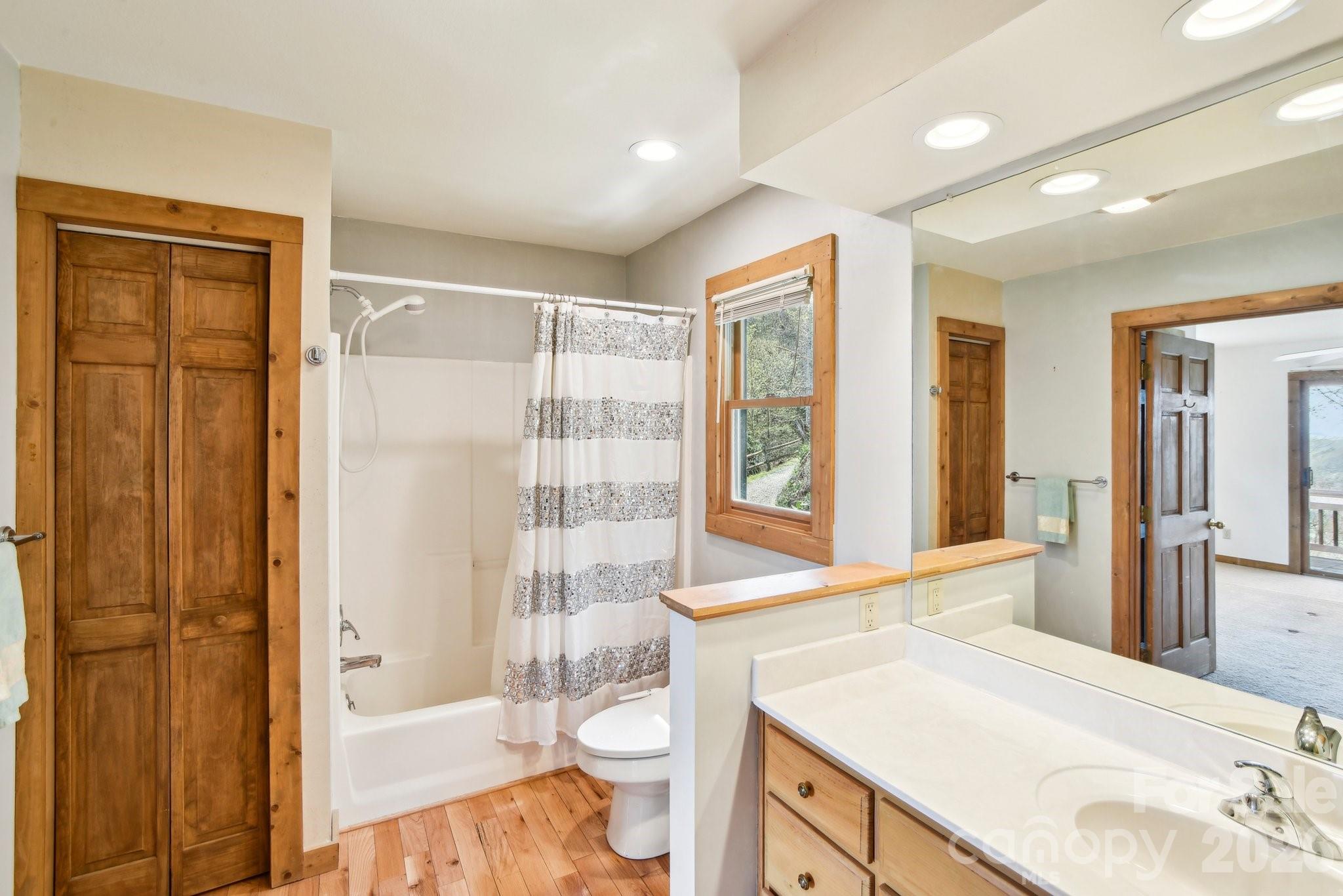 1426 Setzer Cove Road — Maggie Valley