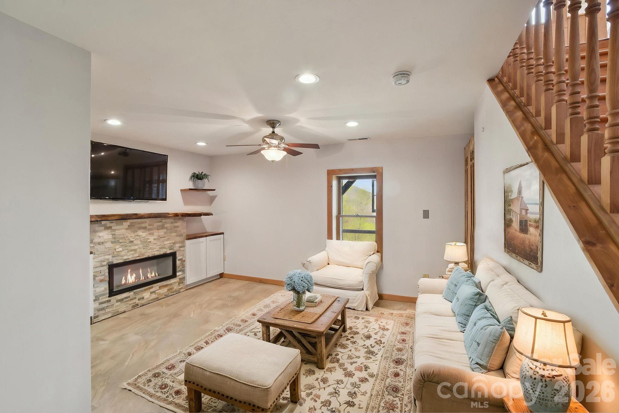 1426 Setzer Cove Road — Maggie Valley