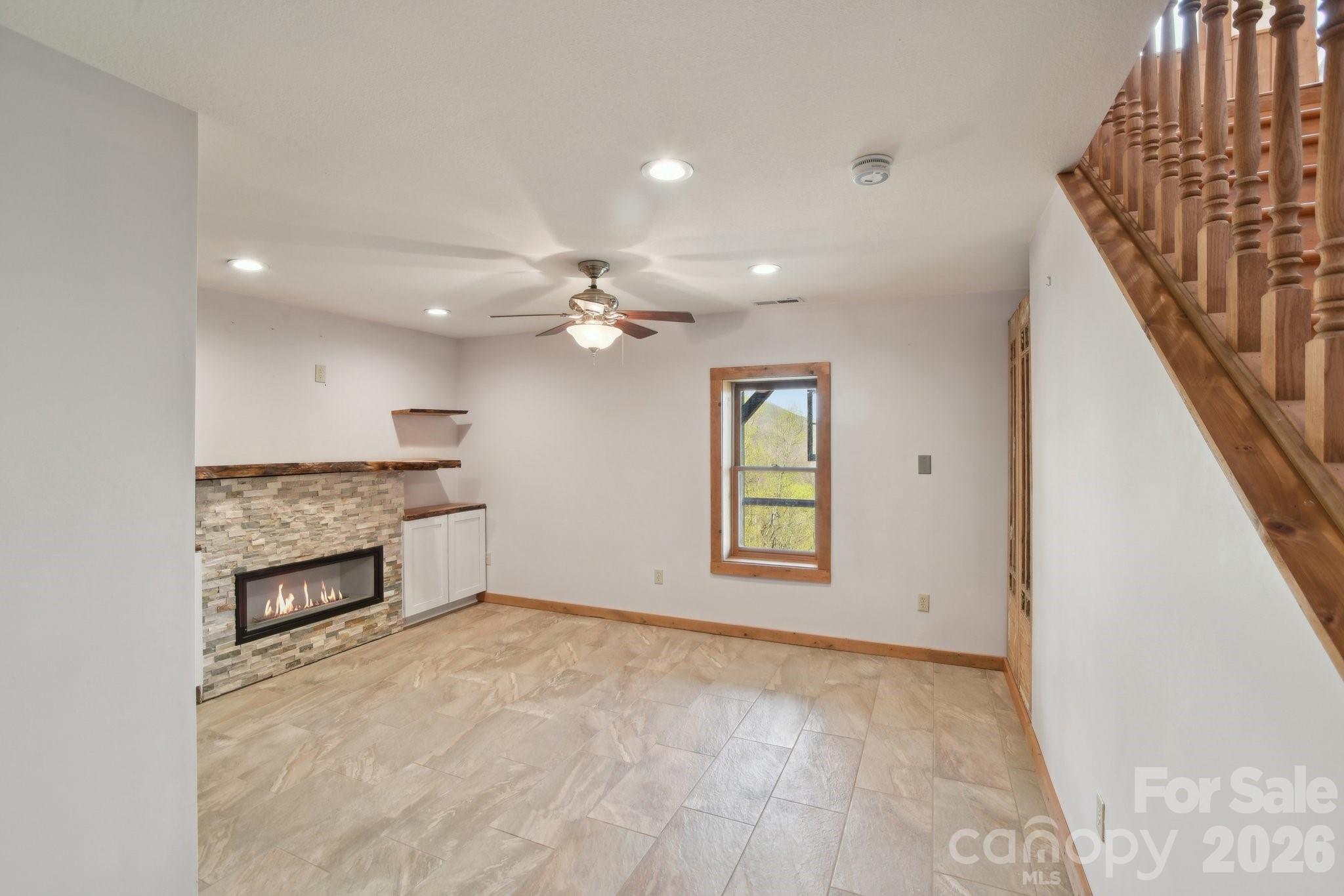 1426 Setzer Cove Road — Maggie Valley