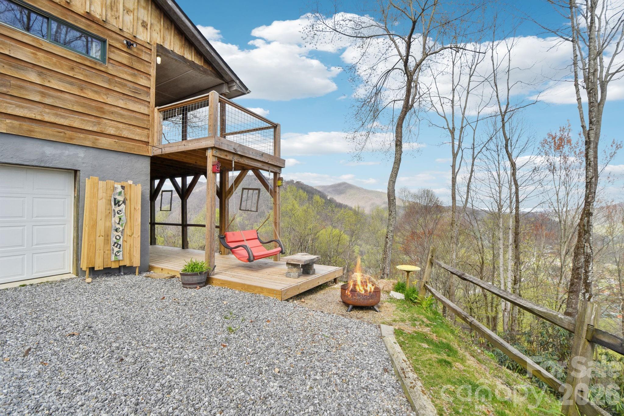 1426 Setzer Cove Road — Maggie Valley
