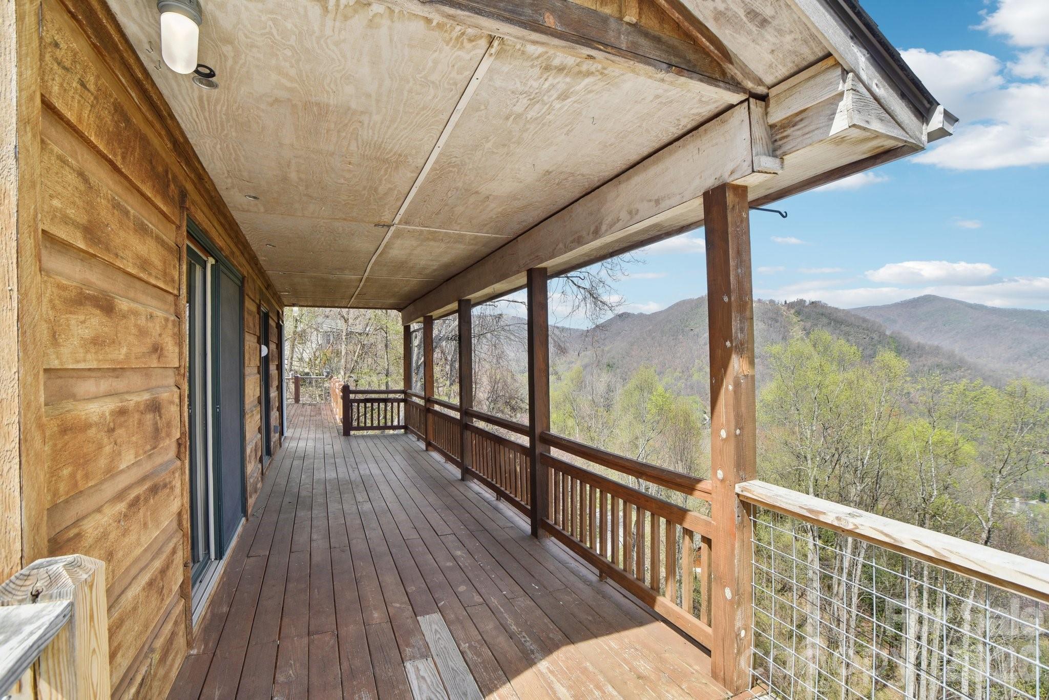 1426 Setzer Cove Road — Maggie Valley