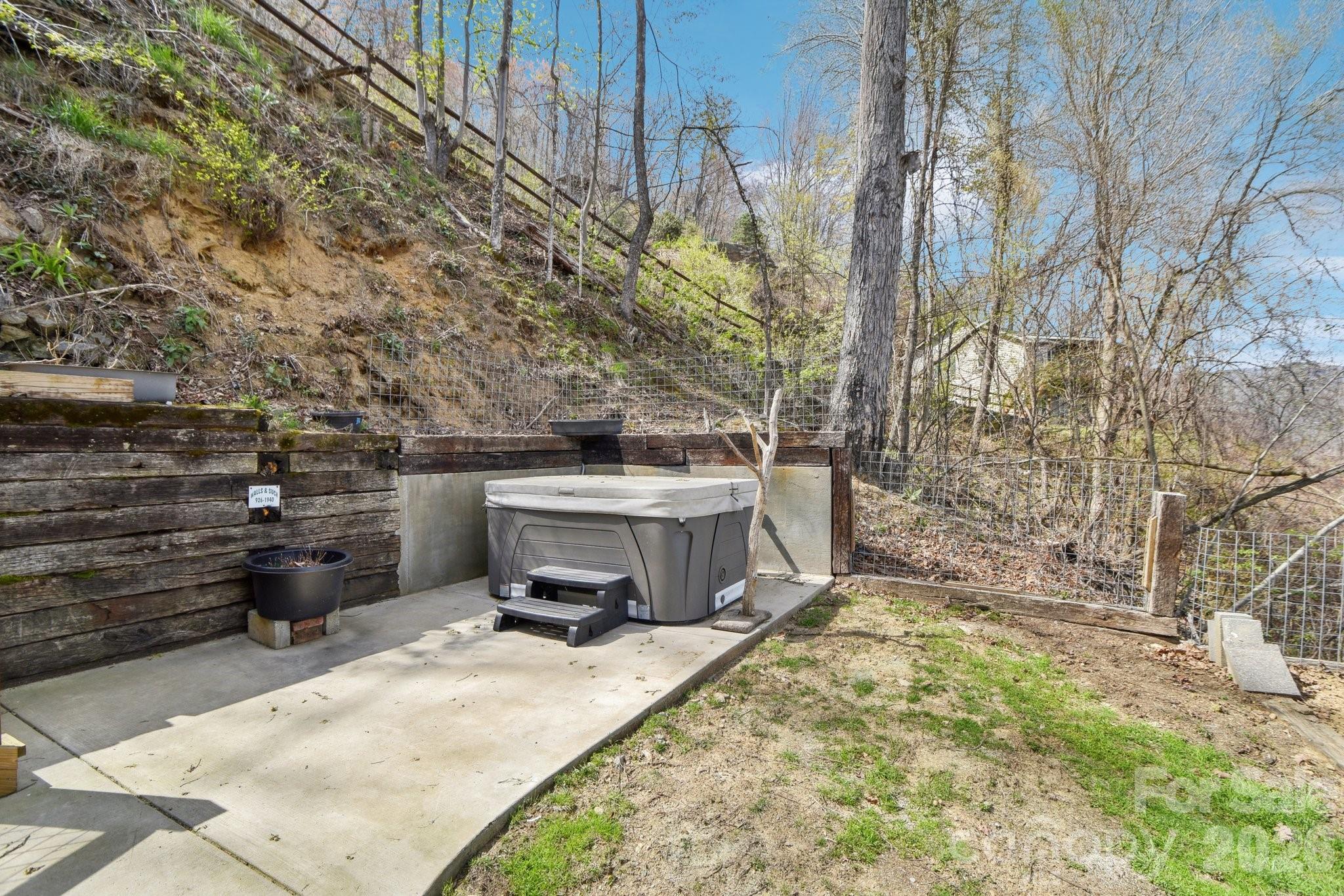 1426 Setzer Cove Road — Maggie Valley