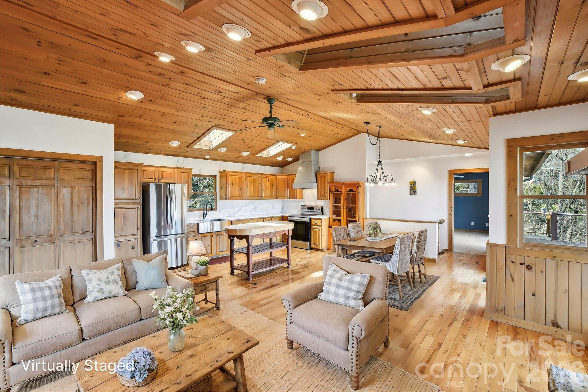 1426 Setzer Cove Road — Maggie Valley