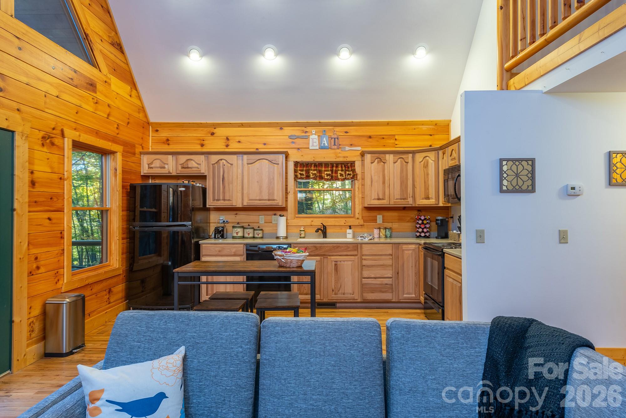 100 Candlemaker Trail — Maggie Valley