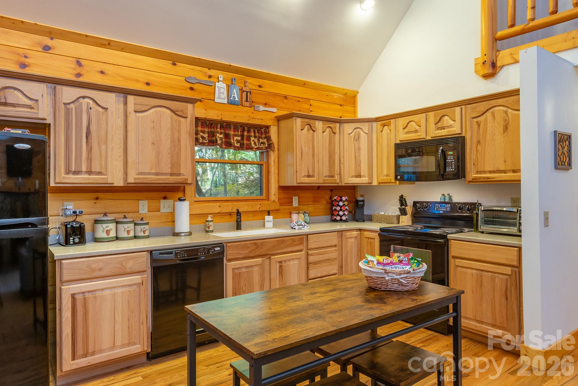 100 Candlemaker Trail — Maggie Valley