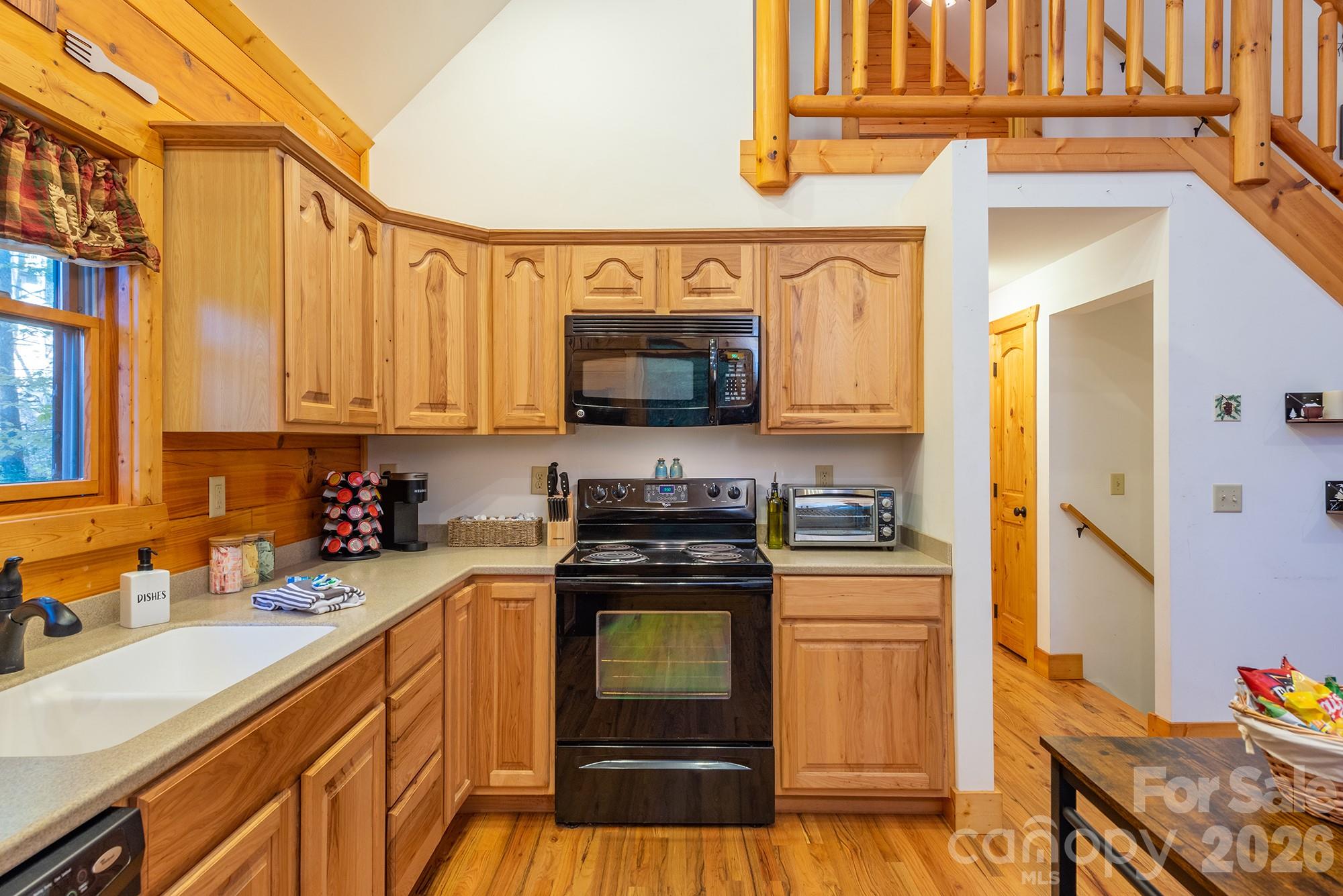 100 Candlemaker Trail — Maggie Valley