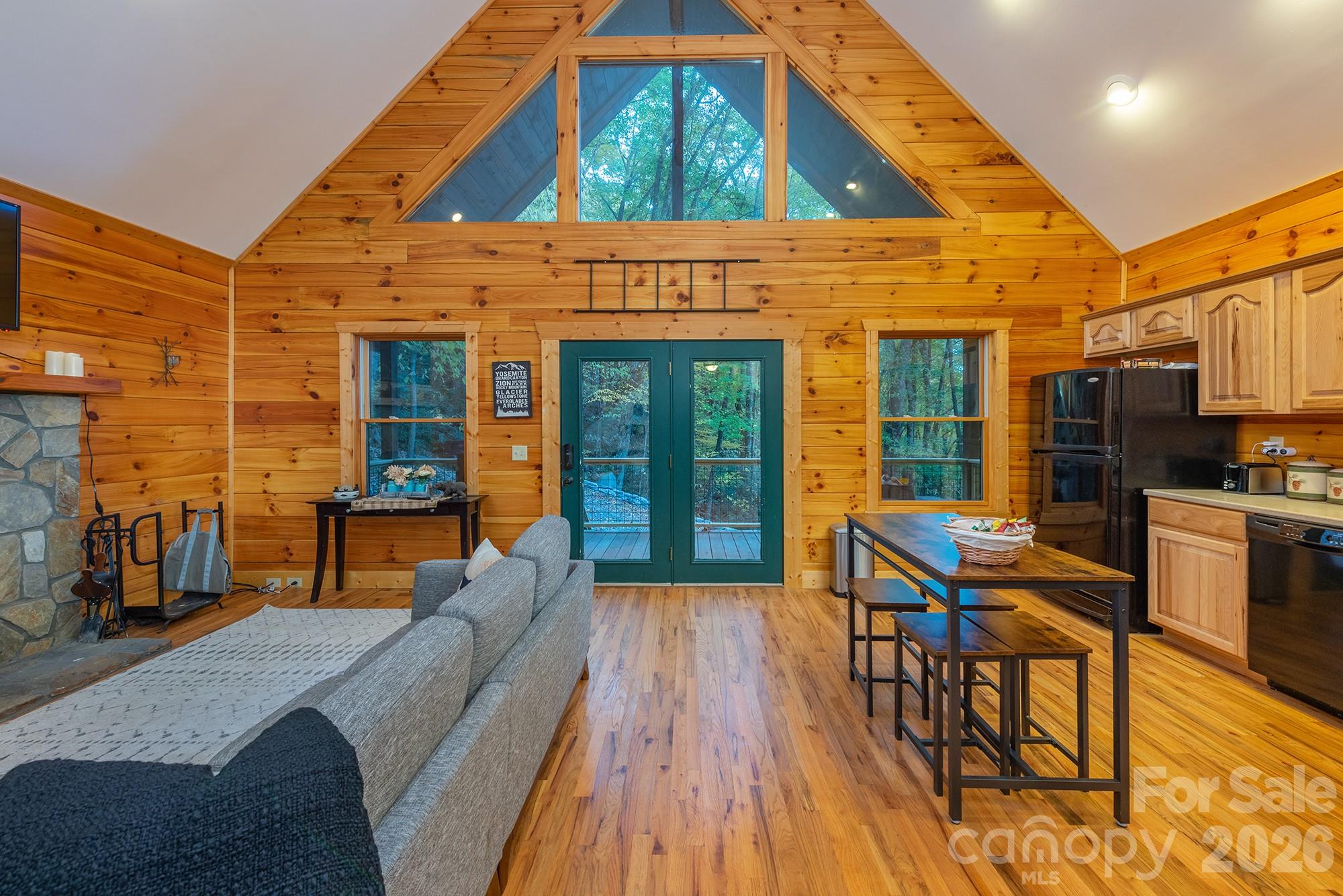 100 Candlemaker Trail — Maggie Valley