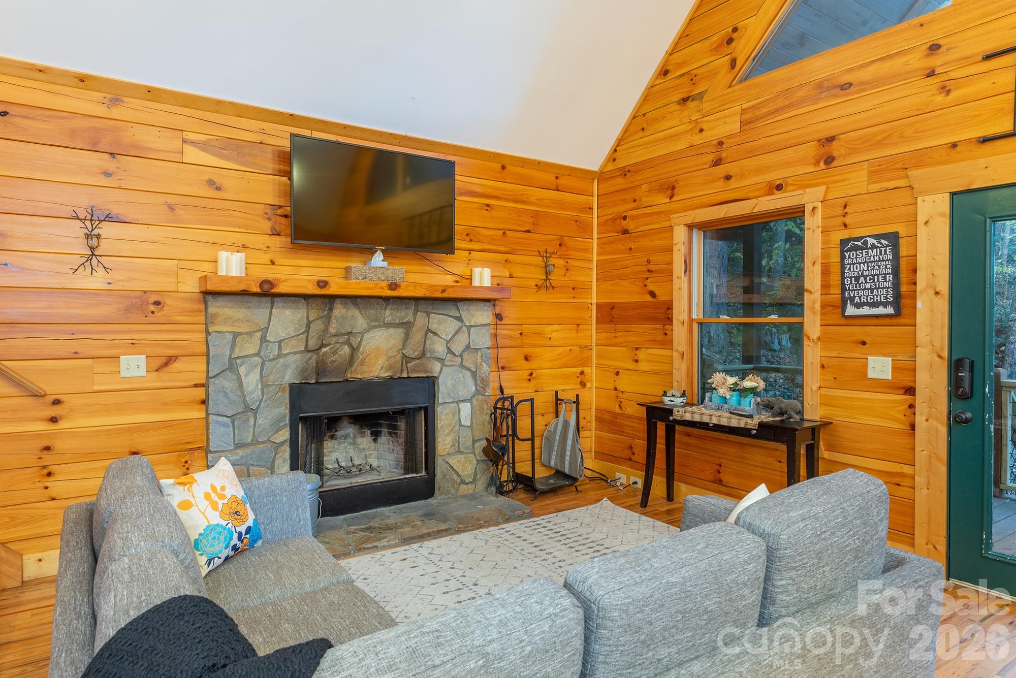 100 Candlemaker Trail — Maggie Valley