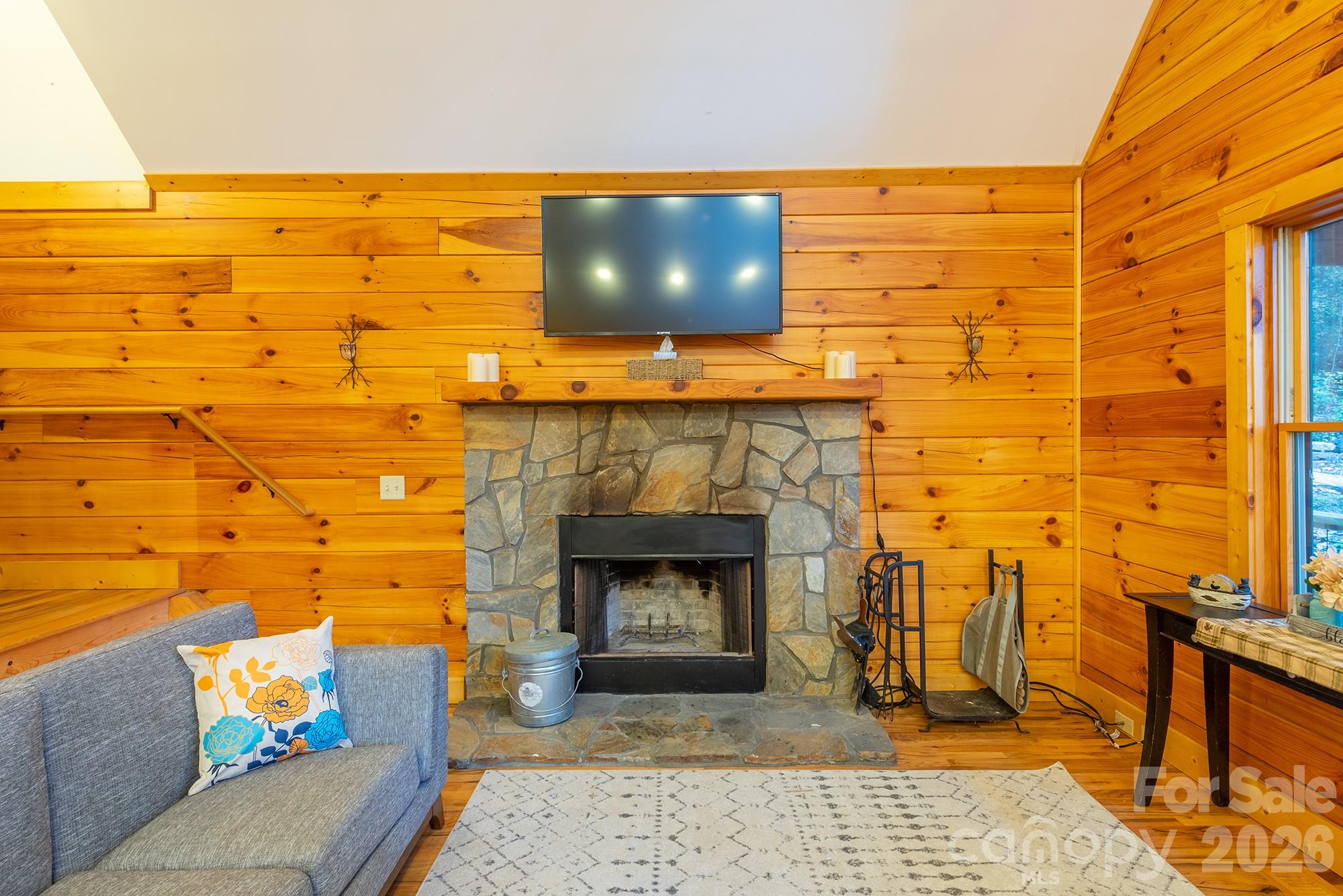 100 Candlemaker Trail — Maggie Valley