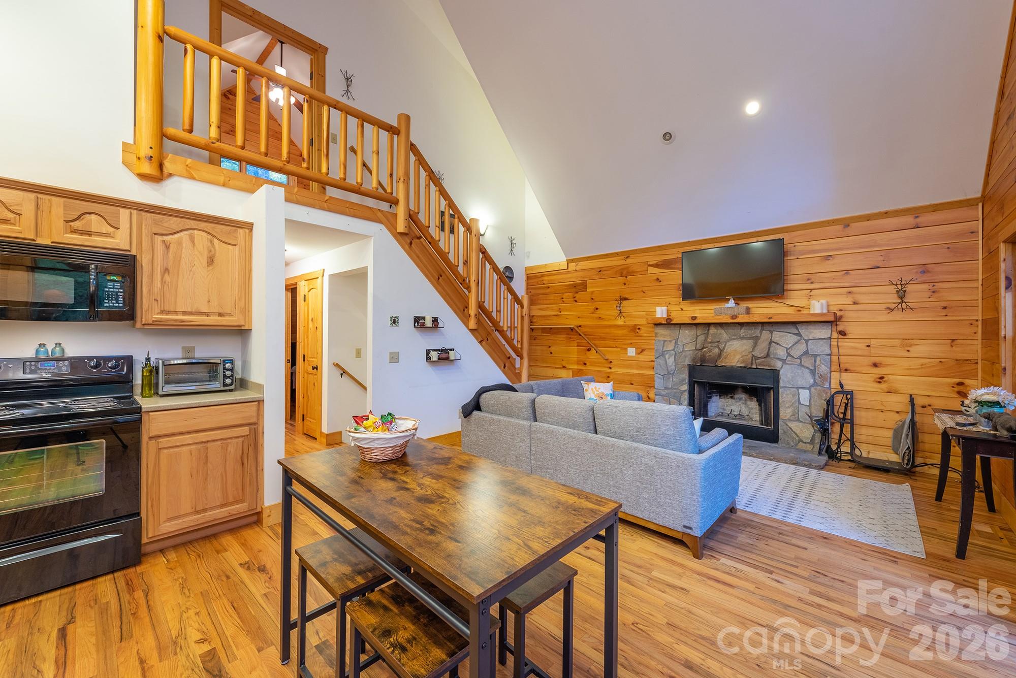 100 Candlemaker Trail — Maggie Valley